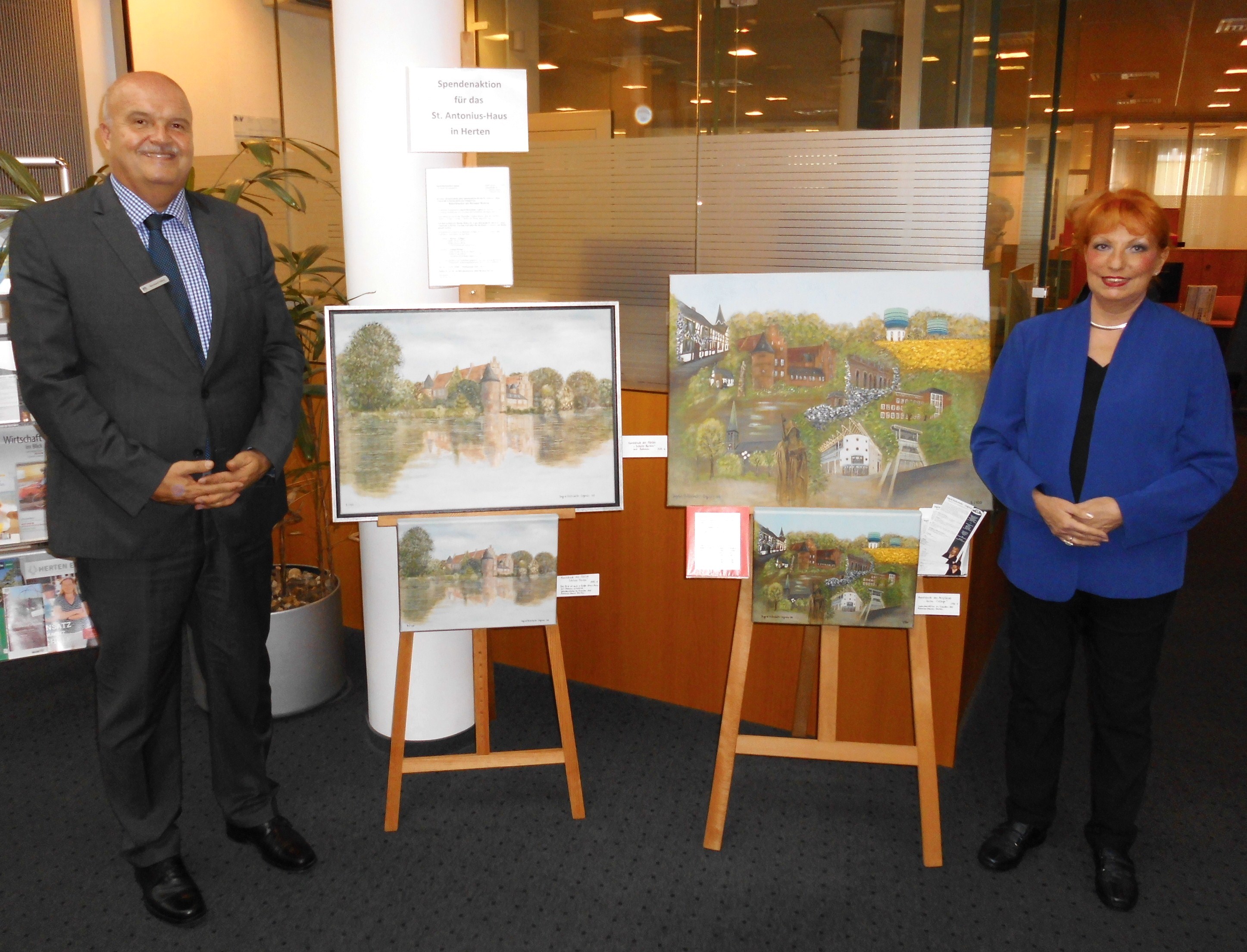 Bernhard Felling, Leiter der Volksbank Herten, und Ingrid Holtschulte-Urginus