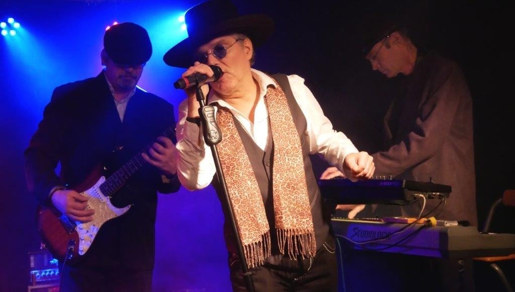 v. l.: Hubert Kania – Gitarre; Bernd Schönfeld – Gesang; Christian Kranz – Saxophon, Keyboard