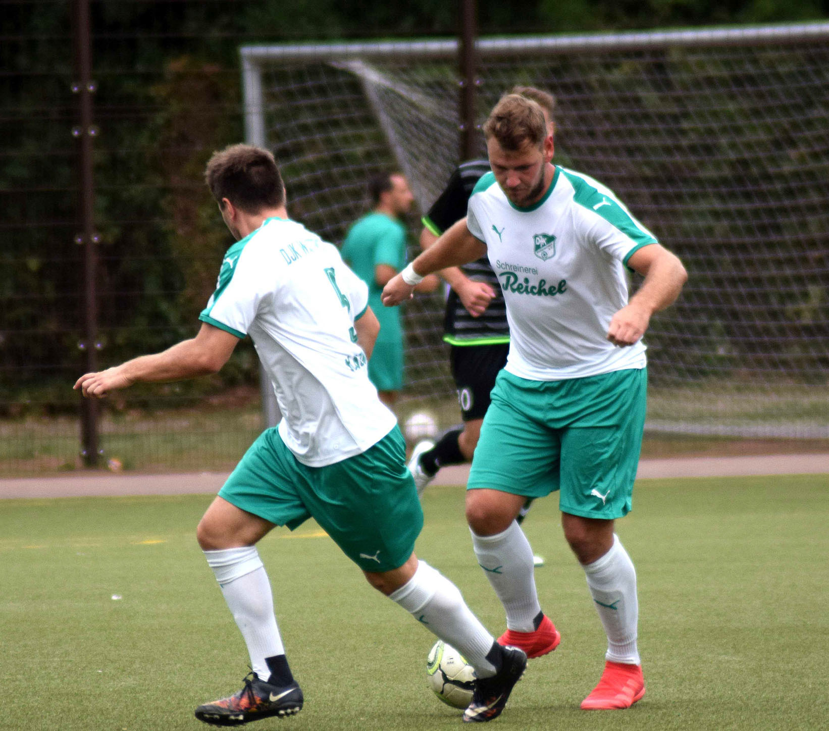 René Löhr (rechts) und Julian Kaczmarek drohen der DJK morgen auszufallen. Foto: Peter Mohr