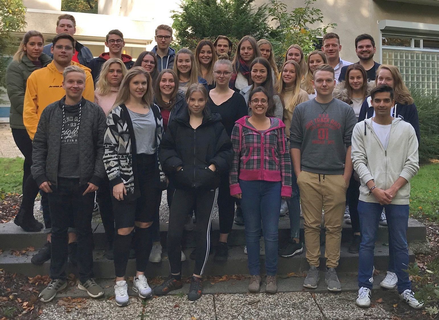 Die Azubis in alphabetischer Reihenfolge: Ida Bosch, Emily Bremer, Pauline Buhl, Thaddäus Cladder, Michelle Daniels, Janet Dinc, Elena Döllekes, Niklas Flintrop, Lara Harreuter, Antje Haven, Lea Homölle, Lea Janßen, Sina Janßen, Jaqueline Kaldenhoven, Jule Klauke, Pascal Koschnitzki, David Maas, Valentin Much, Carina Nelleßen, Zaki Noor, Laura Petrarca, Dina Schewtschenko, Luca Storch, Siobhan Thate, Nina van de Loo, Nikla van Nüß, Michelle Winkels.