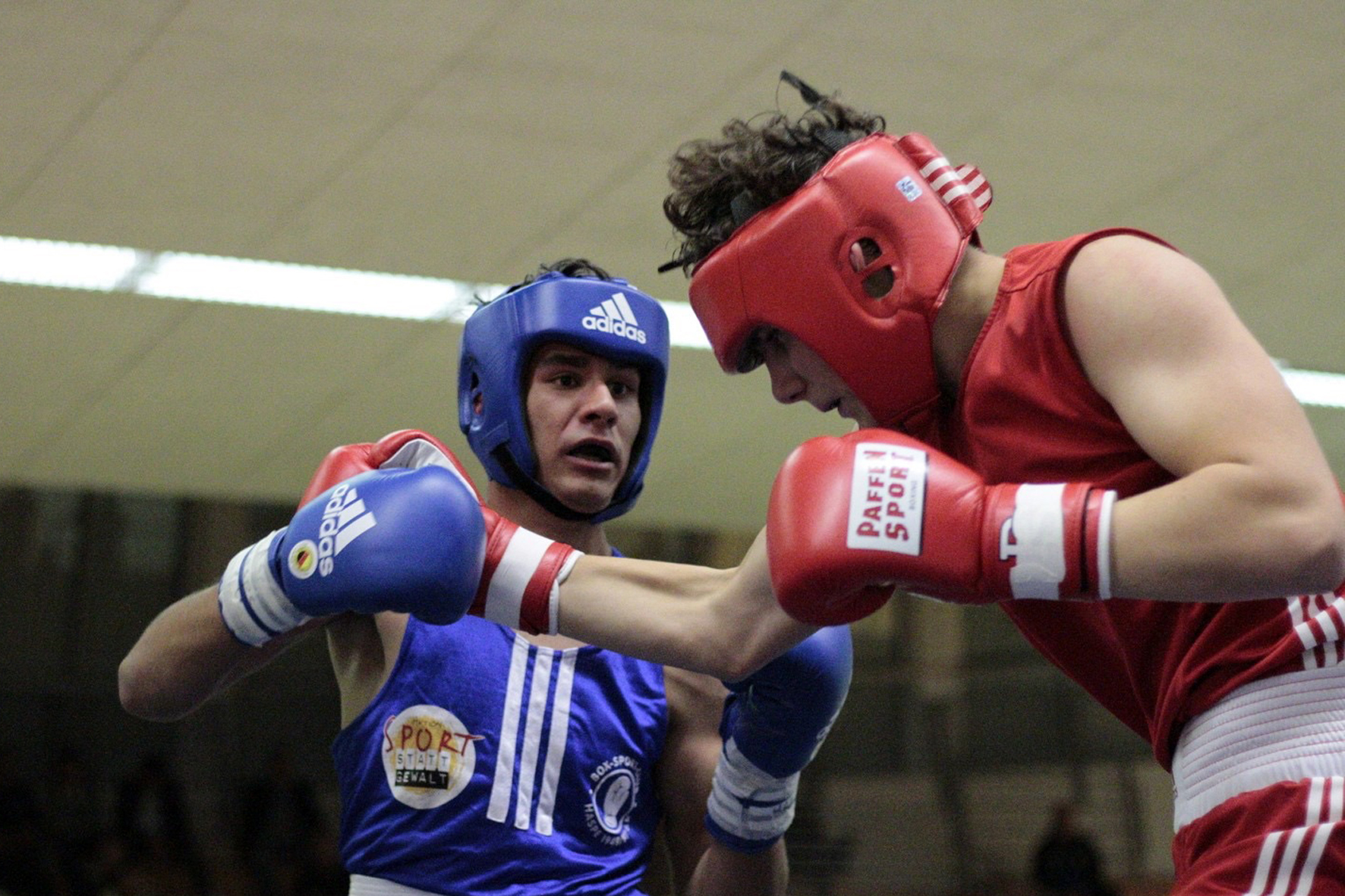 350 Zuschauer sahen in der Rundturnhalle Haspe hochkarätige Boxkämpfe.