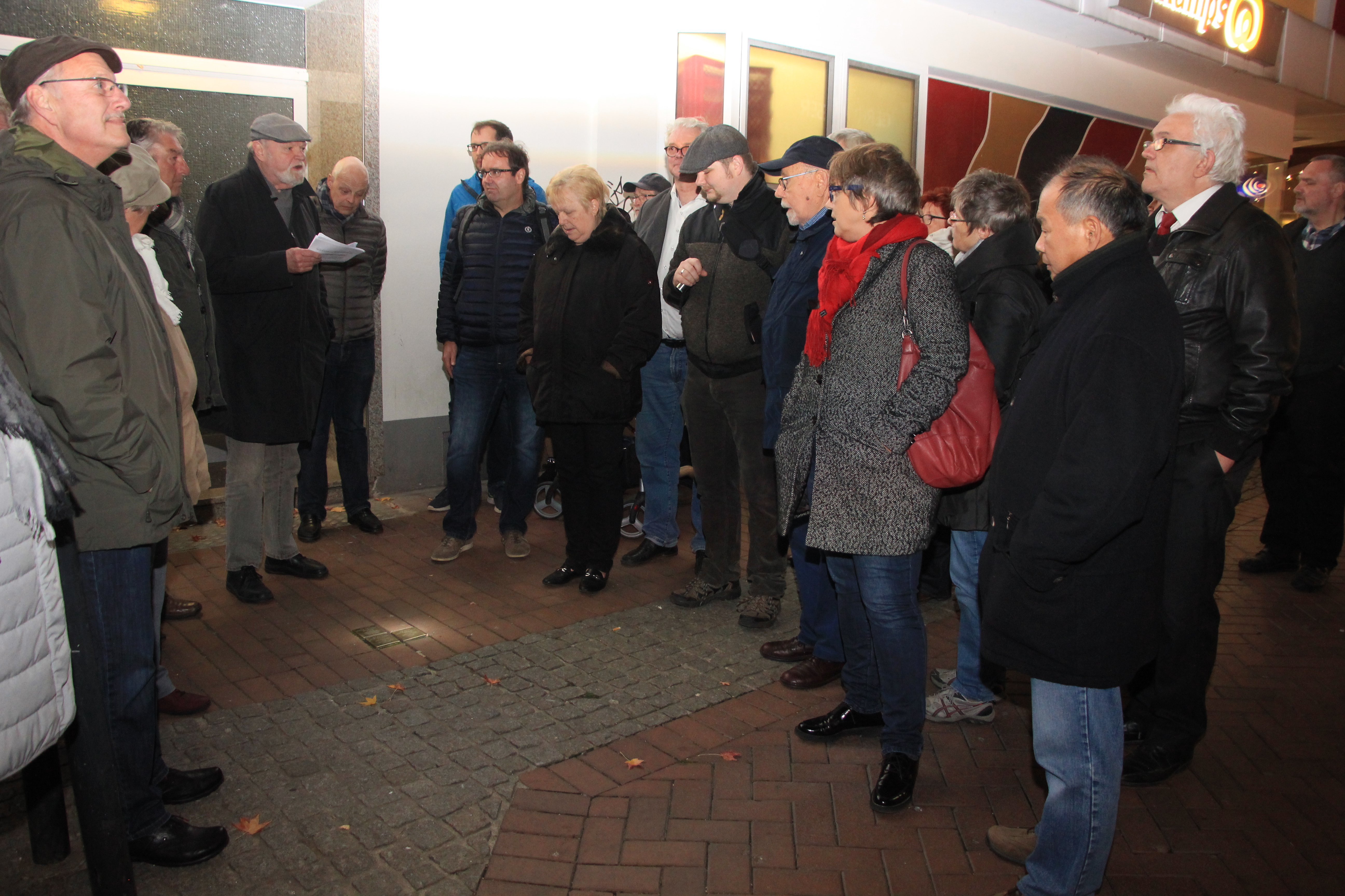 Die 3 Stolpersteine an der Hörder Rathausstraße 2 erinnern an die Familie Feldheim