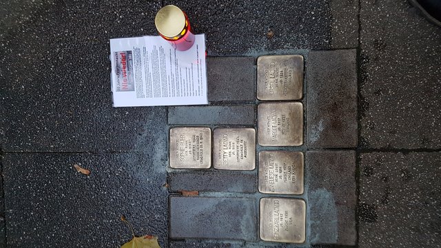 Cranachstr. 69
Sophie Ruhr geb. Ruhr *12.12.1863 +26.08.1942 Theresienstadt, Jüdin, deportiert am 21.07.1942 nach Theresienstadt. Betty Ladwig geb. Ruhr *01.10.1888 +unbekannt, Jüdin, deportiert am 01.03.1943 nach Auschwitz. Heinz Karl Ladwig *30.12.1912 +07.12.1982 , Jude, geflohen am 19.08.1936 in die USA . Anneliese Ladwig verh. Lowit *12.09.1914 +05.03.1981, Jüdin 21.06.1937 geflohen nach England, 1939 nach Kanada. Margot Ladwig *17.09.1917 +03.01.2014 Monmouth, IL, Jüdin geflohen am 24.04.1939 nach England. Ursel Ladwig verh. Wade *20.05.1924 +24.11.2014 Toulon, IL, Jüdin, geflohen am 19.06.1939 nach England.
