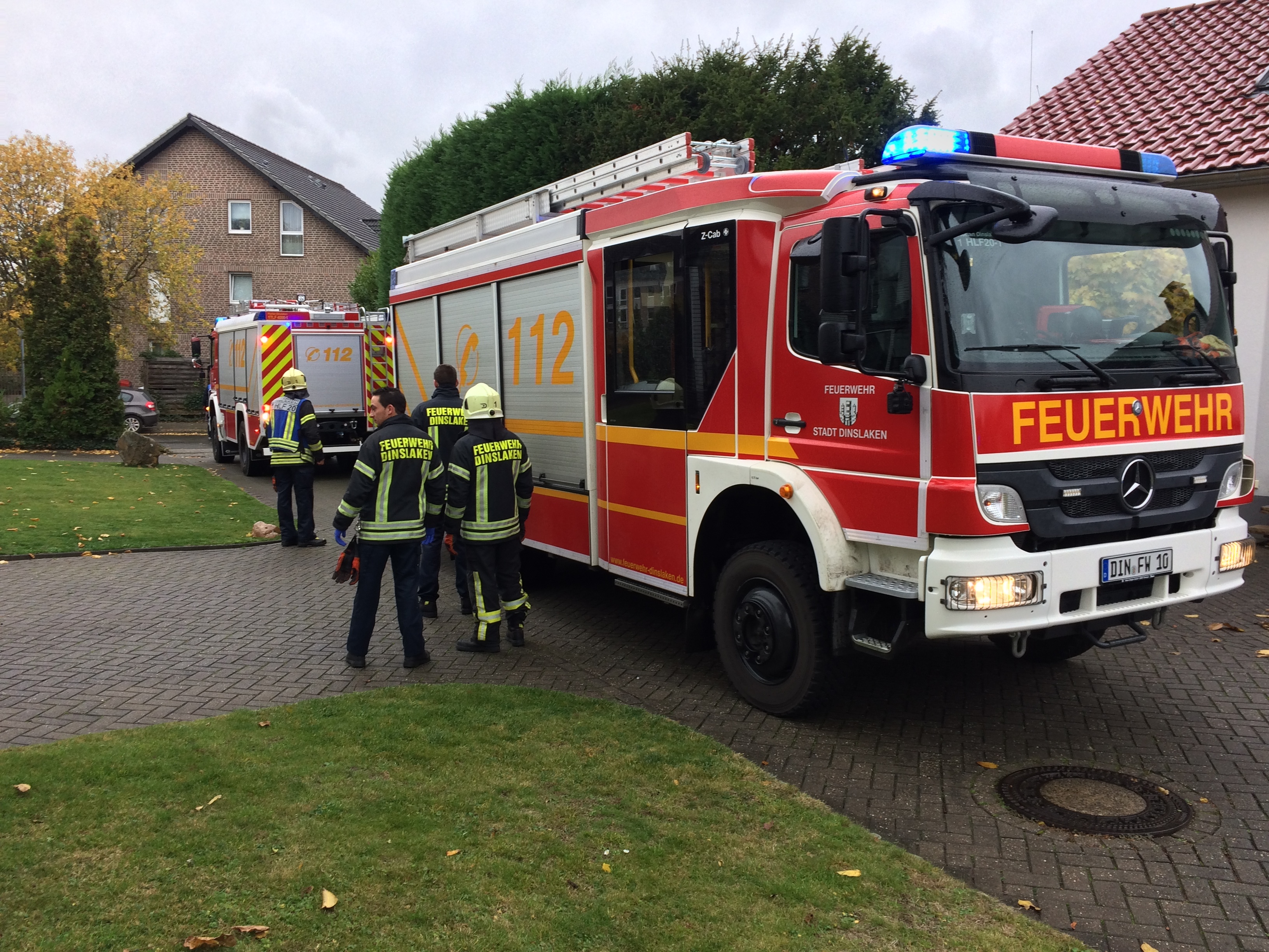 Beide Einsatzorte konnte die Feuerwehr Dinslaken schon nach kurzer Zeit wieder verlassen.