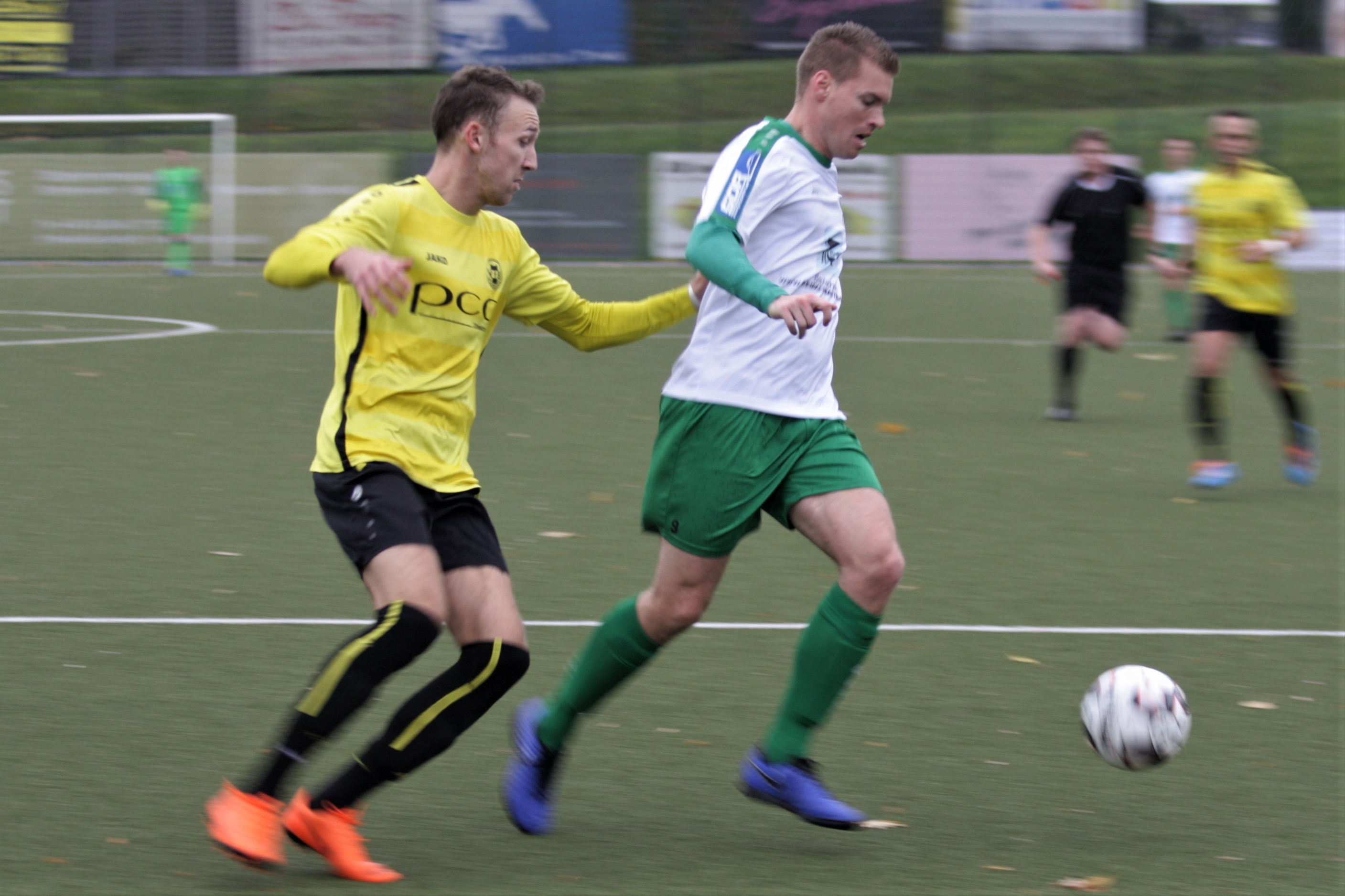 André Trienenjost (re.) erzielte das frühe 1:0 für Speldorf