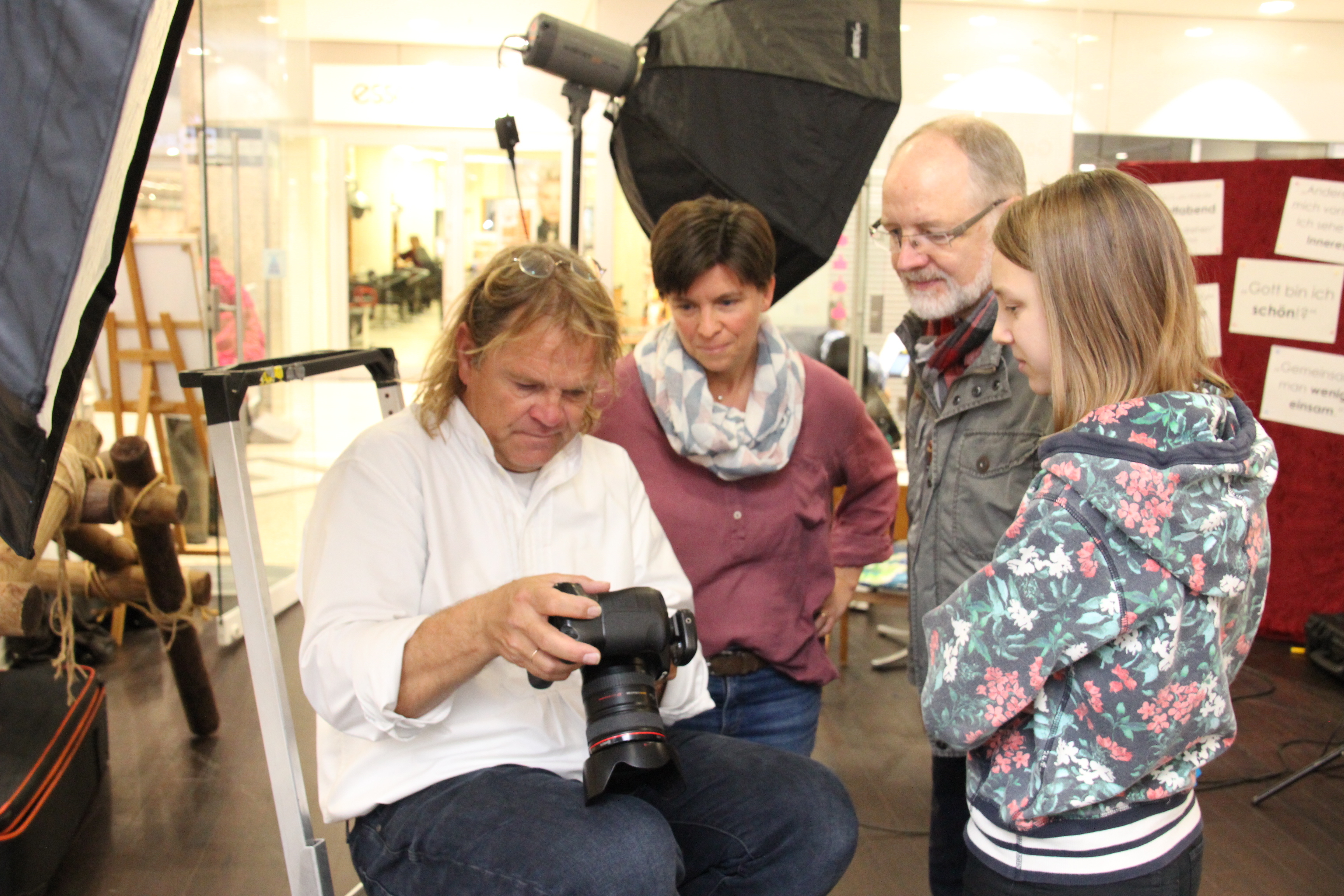 Die Ergebnisse des Fotoshooting konnte man sofort begutachten.