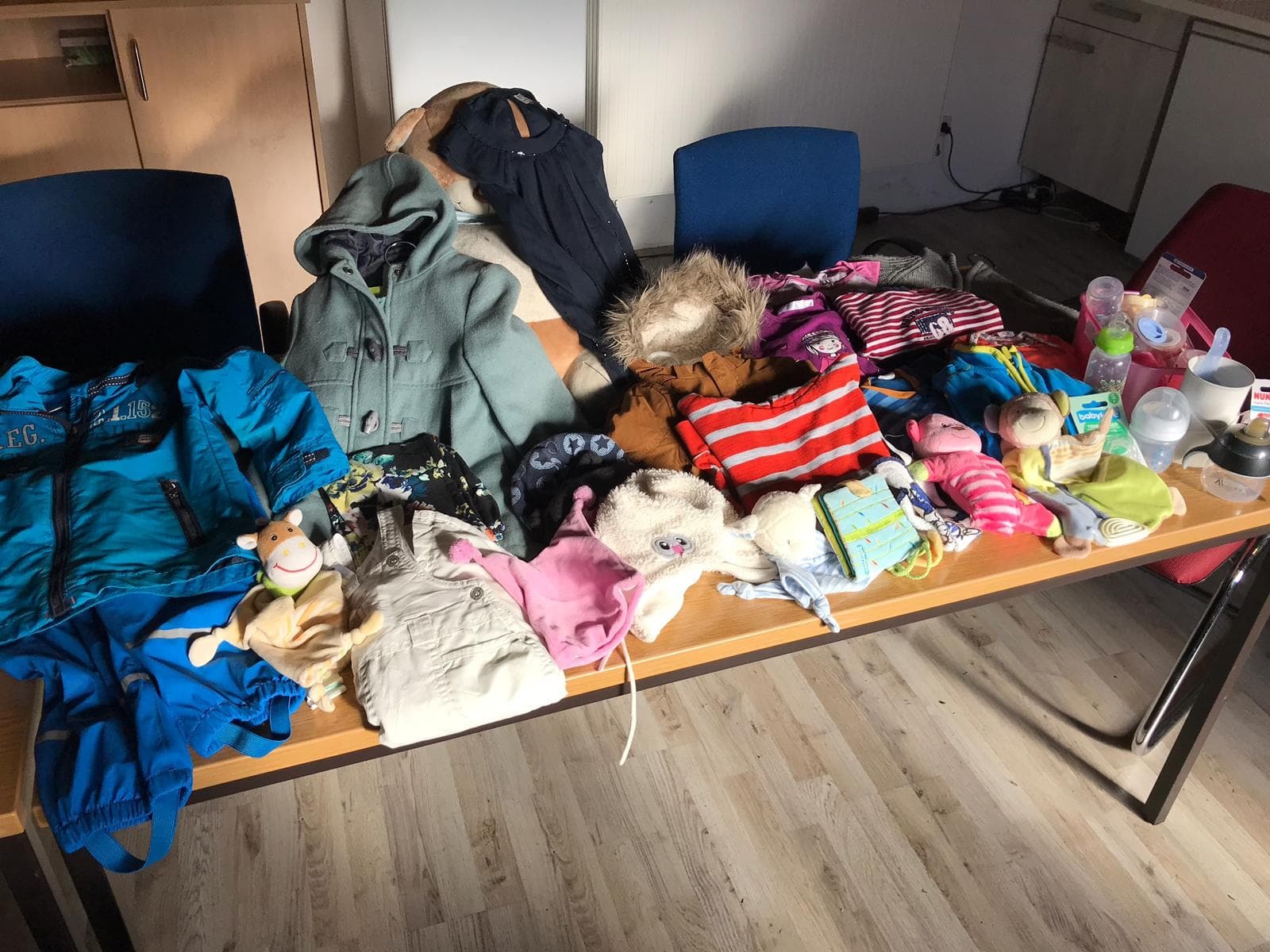 Viele Kleiderspenden von Größe 56 bis 164 gibt es bei der Ausgabe am kommenden Samstag im Wunderfinderhaus.