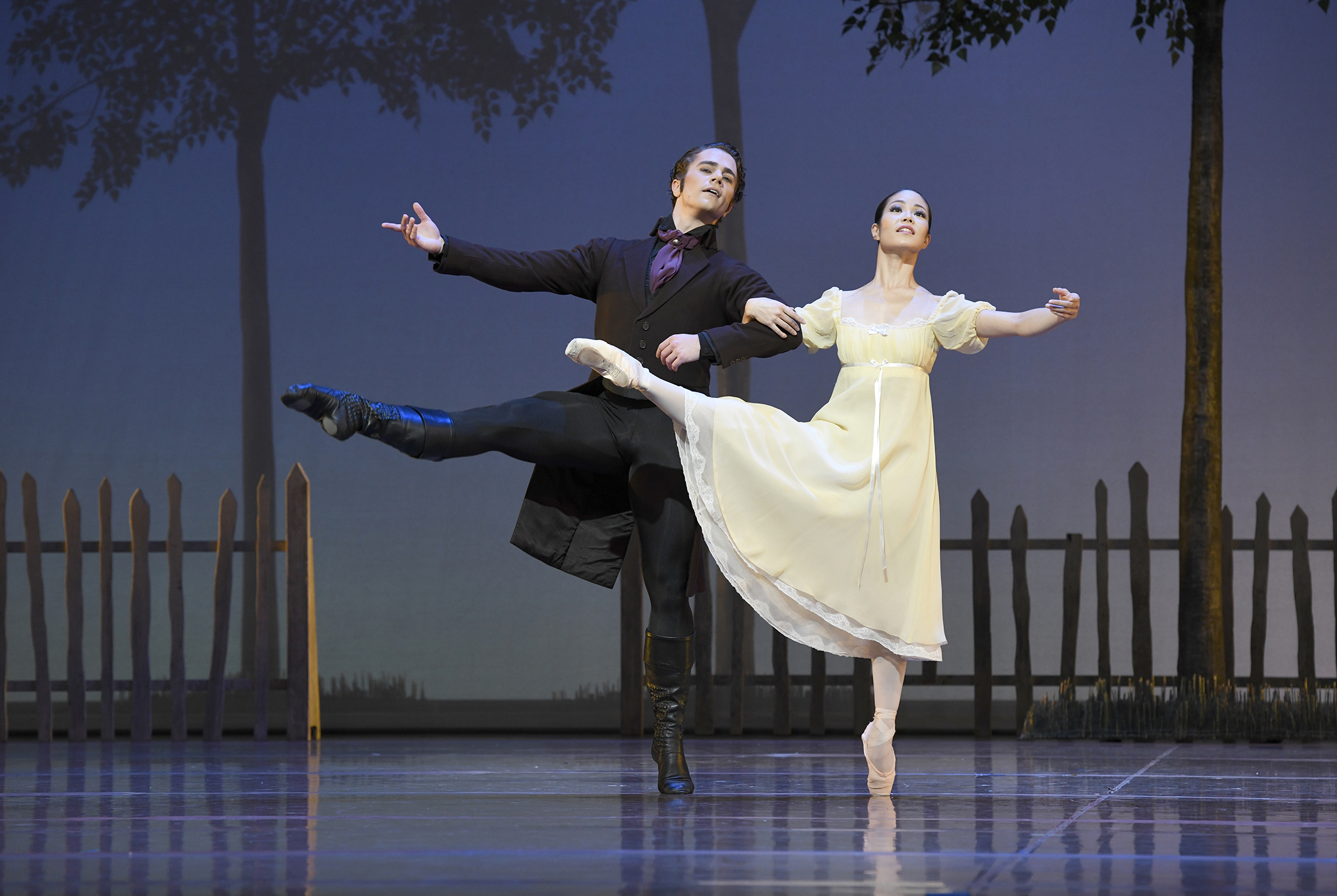 Liam Blair (Onegin) und Yurie Matsuura (Tatjana) begeistern in den Hauptrollen des Balletts Onegin.