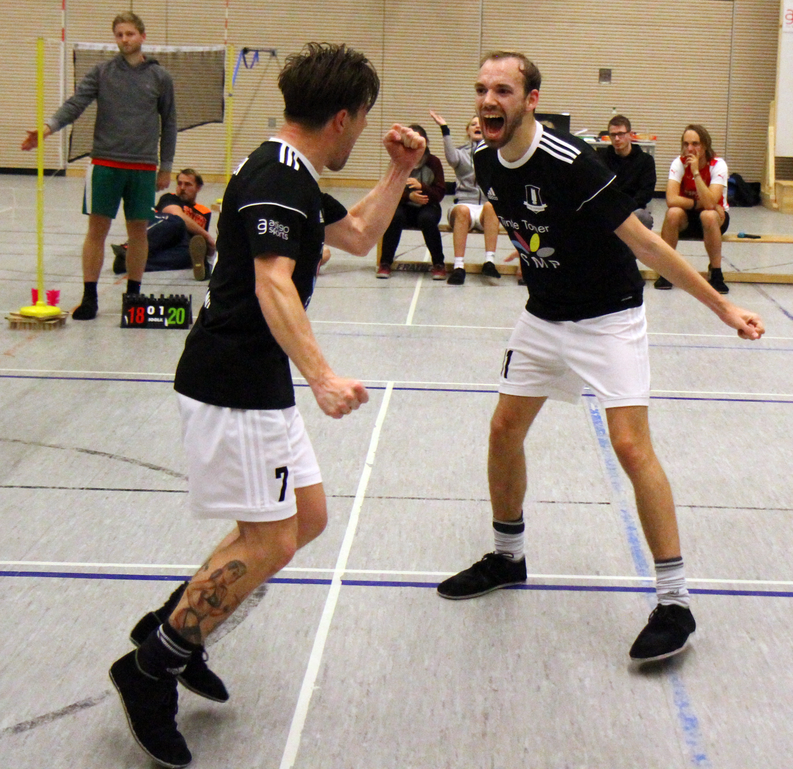 Stefan Blank (links) und Christopher Zentarra vom FFC Hagen bejubelten den Gewinn der deutschen Doppelmeisterschaft. (Foto Karsten-Thilo Raab)