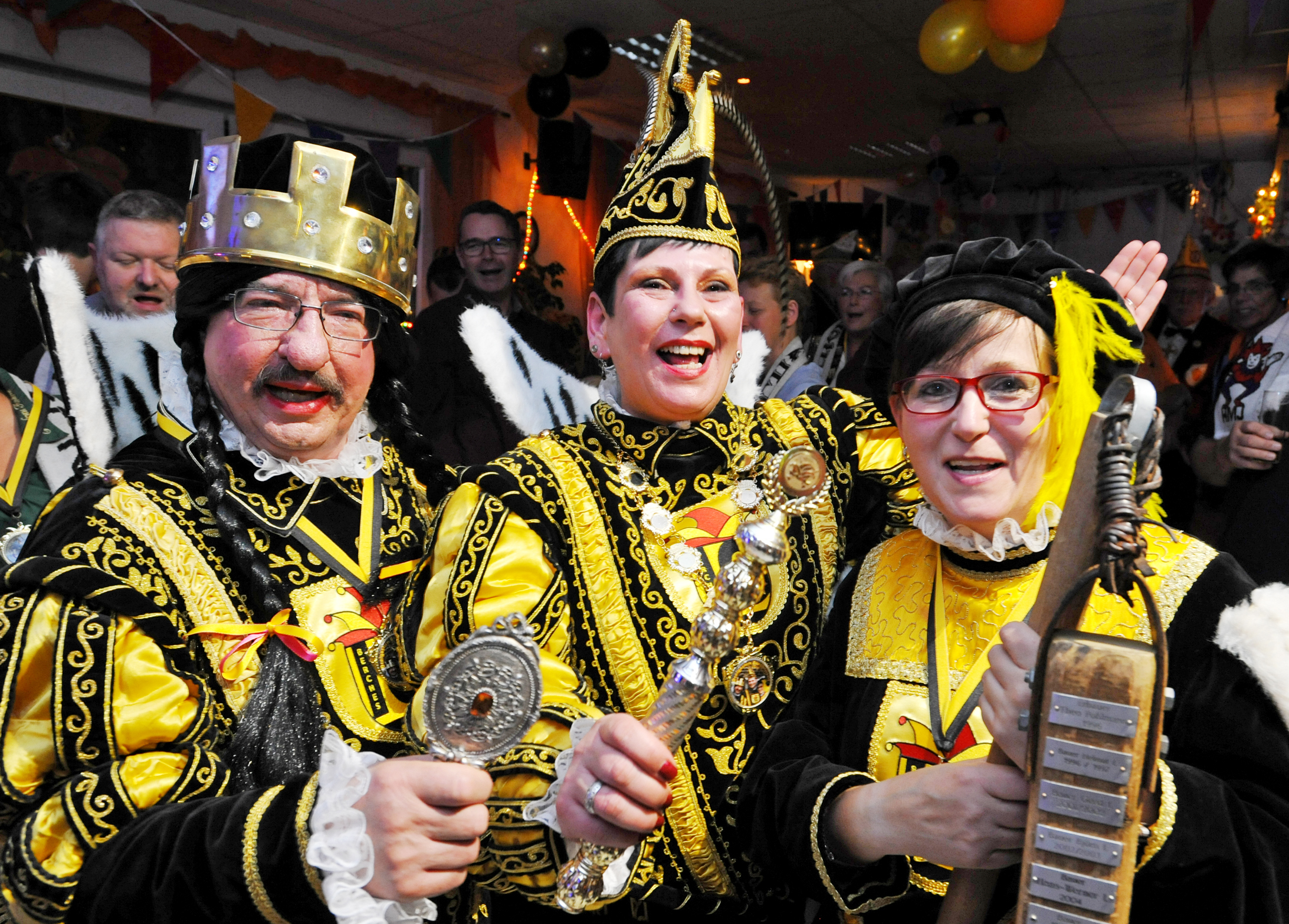 Sie regieren in Berches: Prinz Sasa (mitte), Bauer Babs (rechts) und Jungfrau Frieda.