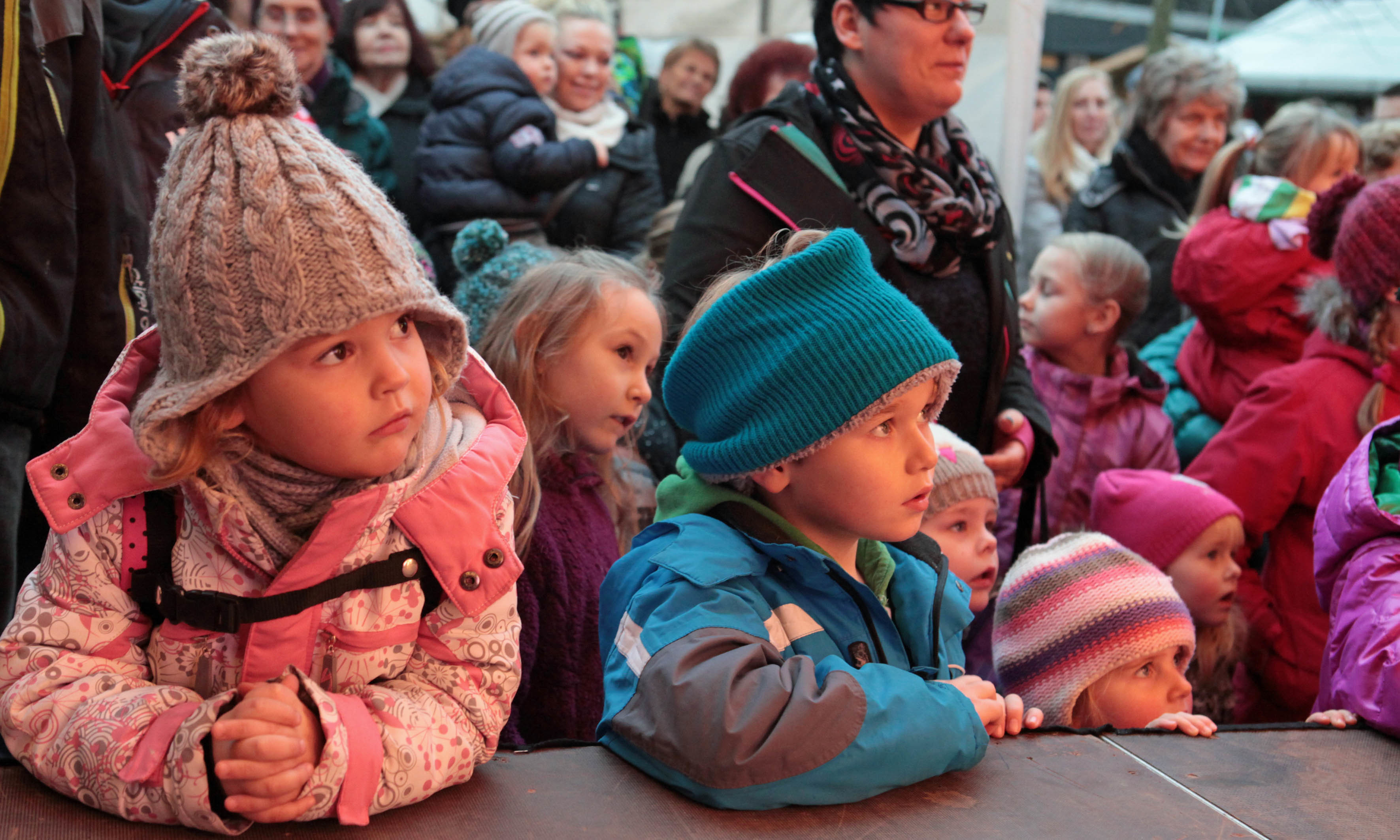 Die Erwartung ist riesengroß – gleich kommen der Nikolaus und die Engel und die Geschenke.