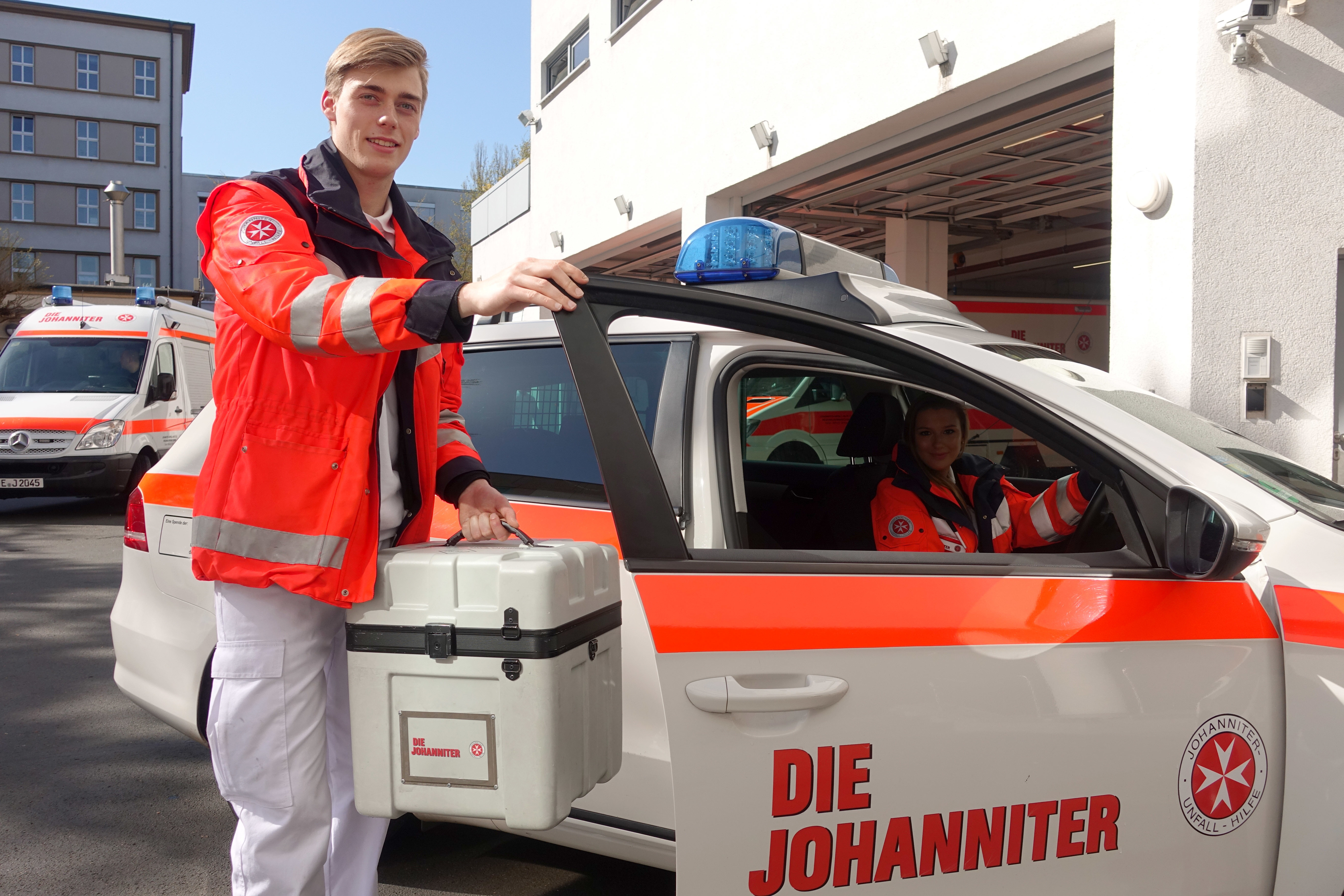 Als Fahrer im Hausnotrufdienst sowie beim Transport von Organen oder Ärzteteams werden die Freiwilligendienstler eingesetzt. Foto: JUH
