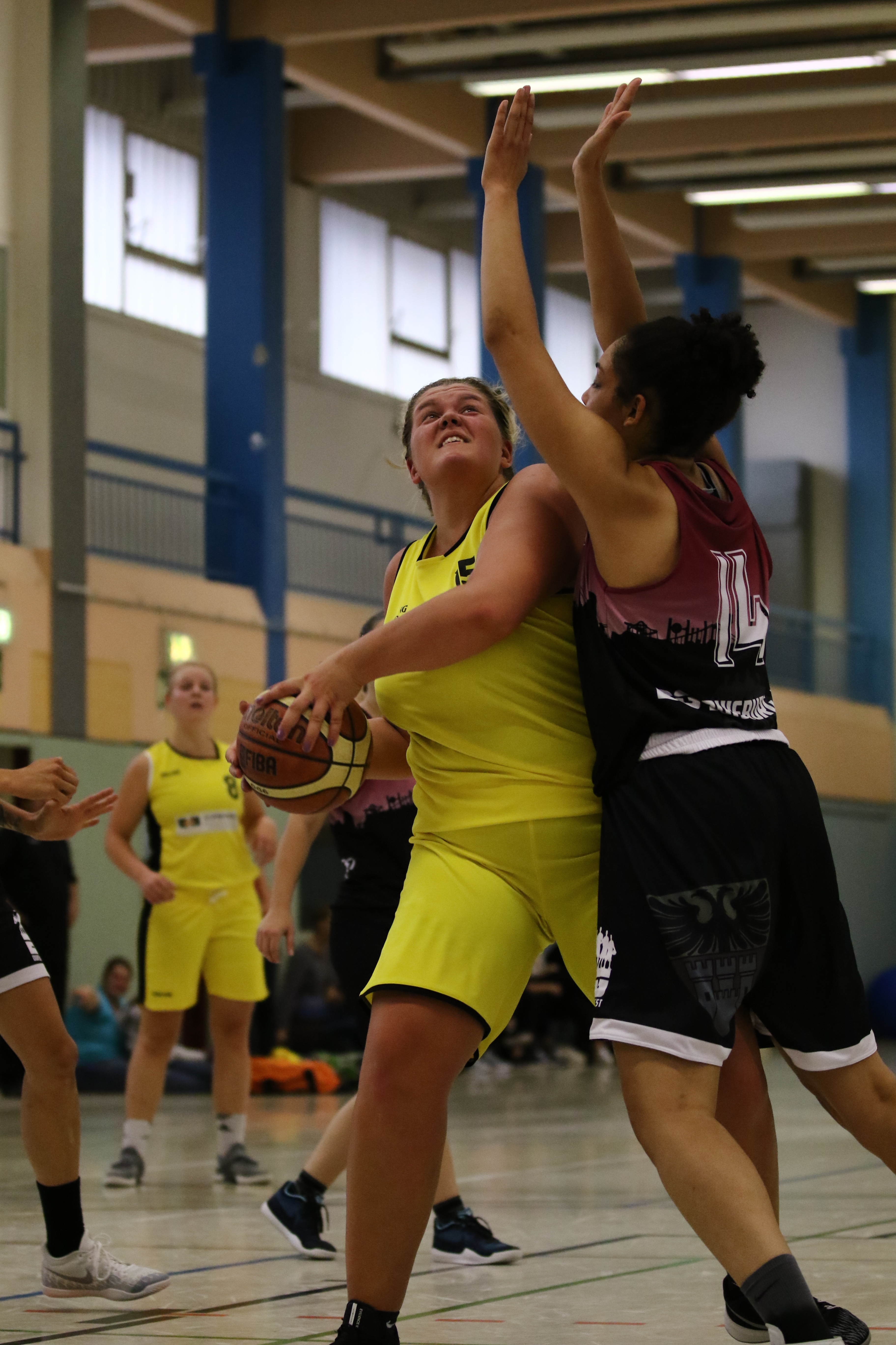 Direkt vom Flughafen aus machte sich RBH-Centerspielerin Katharina Holtkamp nach ihrem Urlaub auf den Weg nach Emsdetten, wo aber auch sie die 57:65 Niederlage der Herner Oberliga-Damen nicht verhindern konnte.