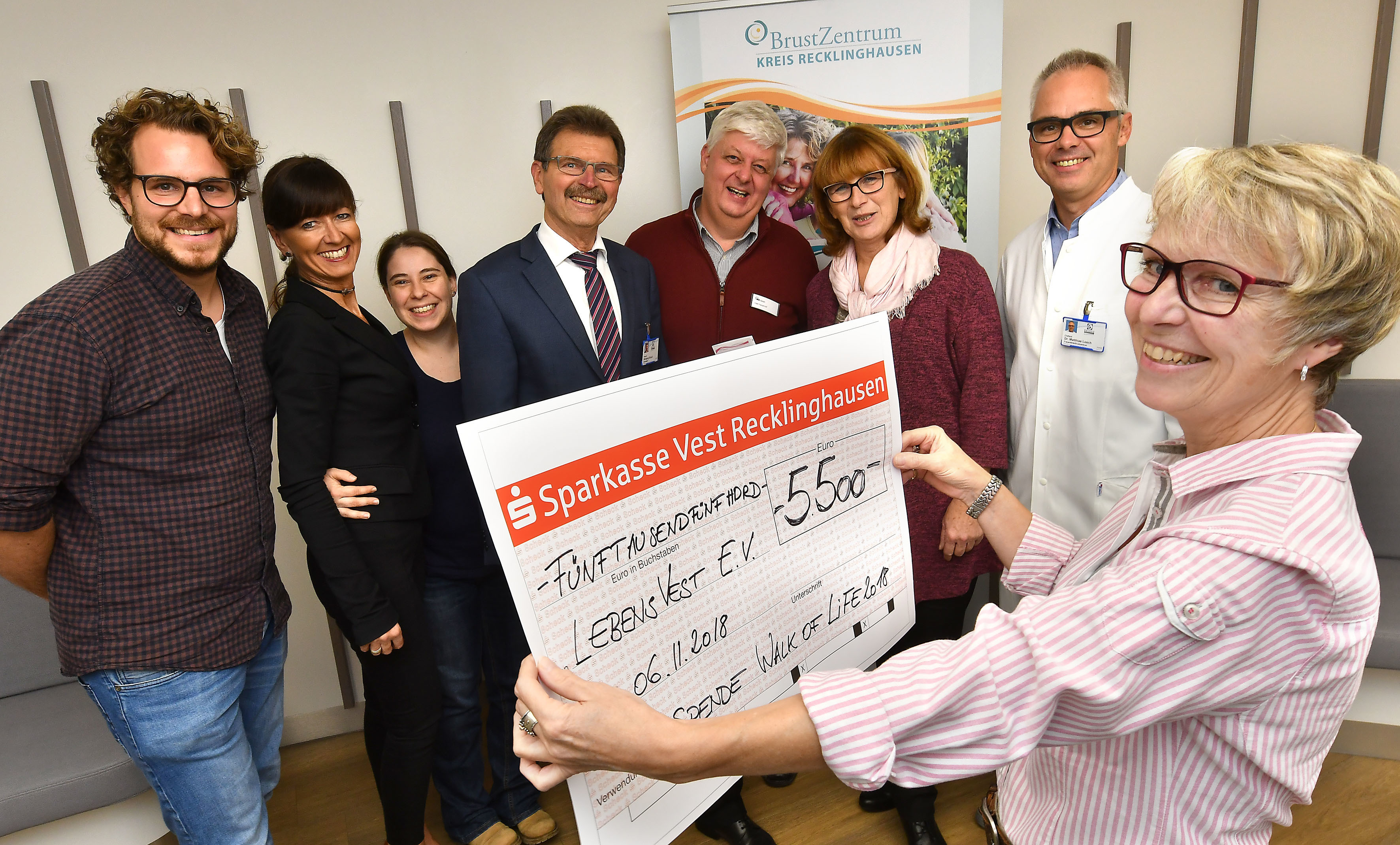 Die Summe von 5500 Euro ist beim zweiten Recklinghäuser Brustkrebslauf zusammen gekommen.