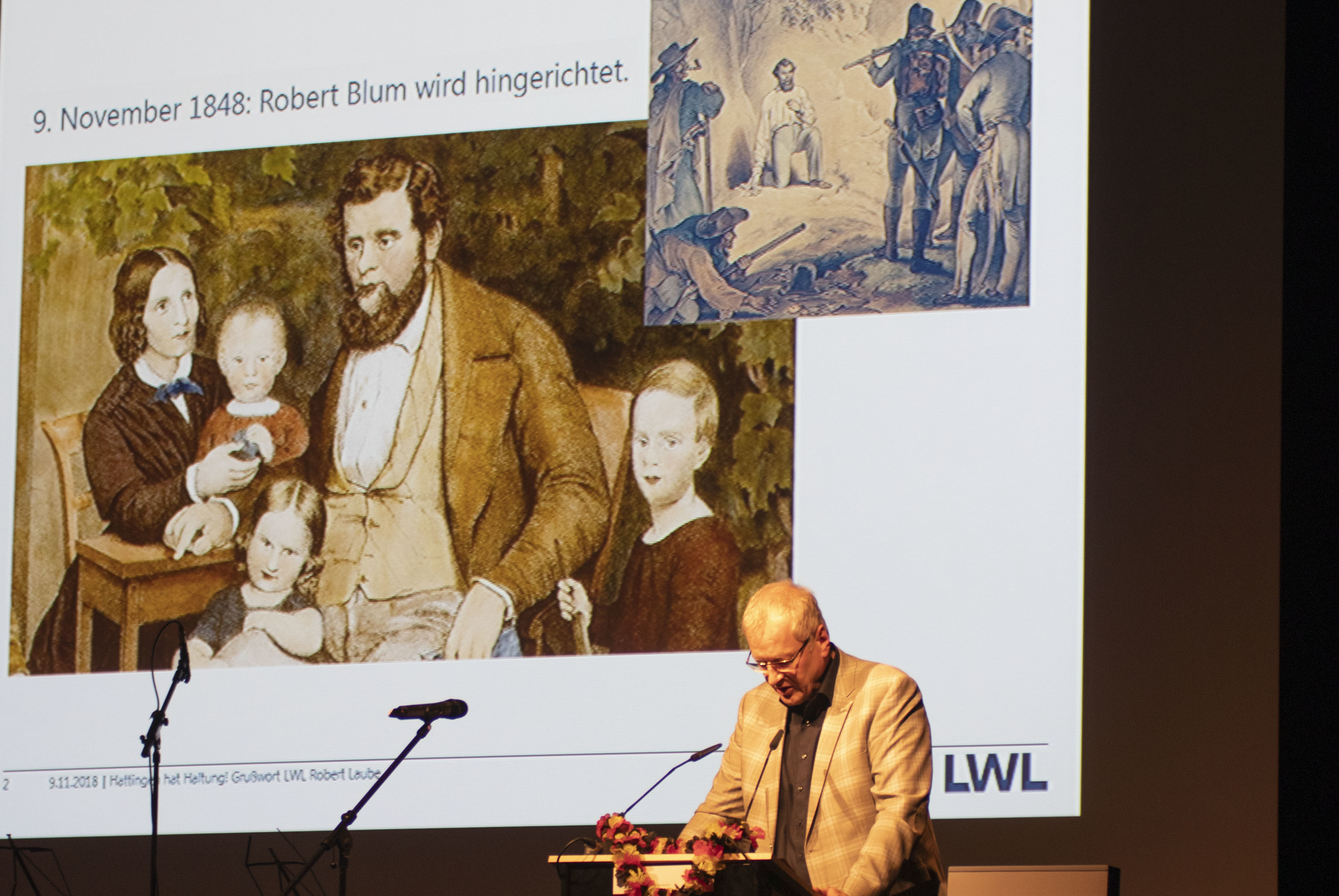 Bei der zentralen Gedenkfeier am Abend des 9. November in der Gebläsehalle mit Lesungen und Musik sprach Robert Laube, Leiter des LWS Industriemuseums Hattingen, das Grußwort.