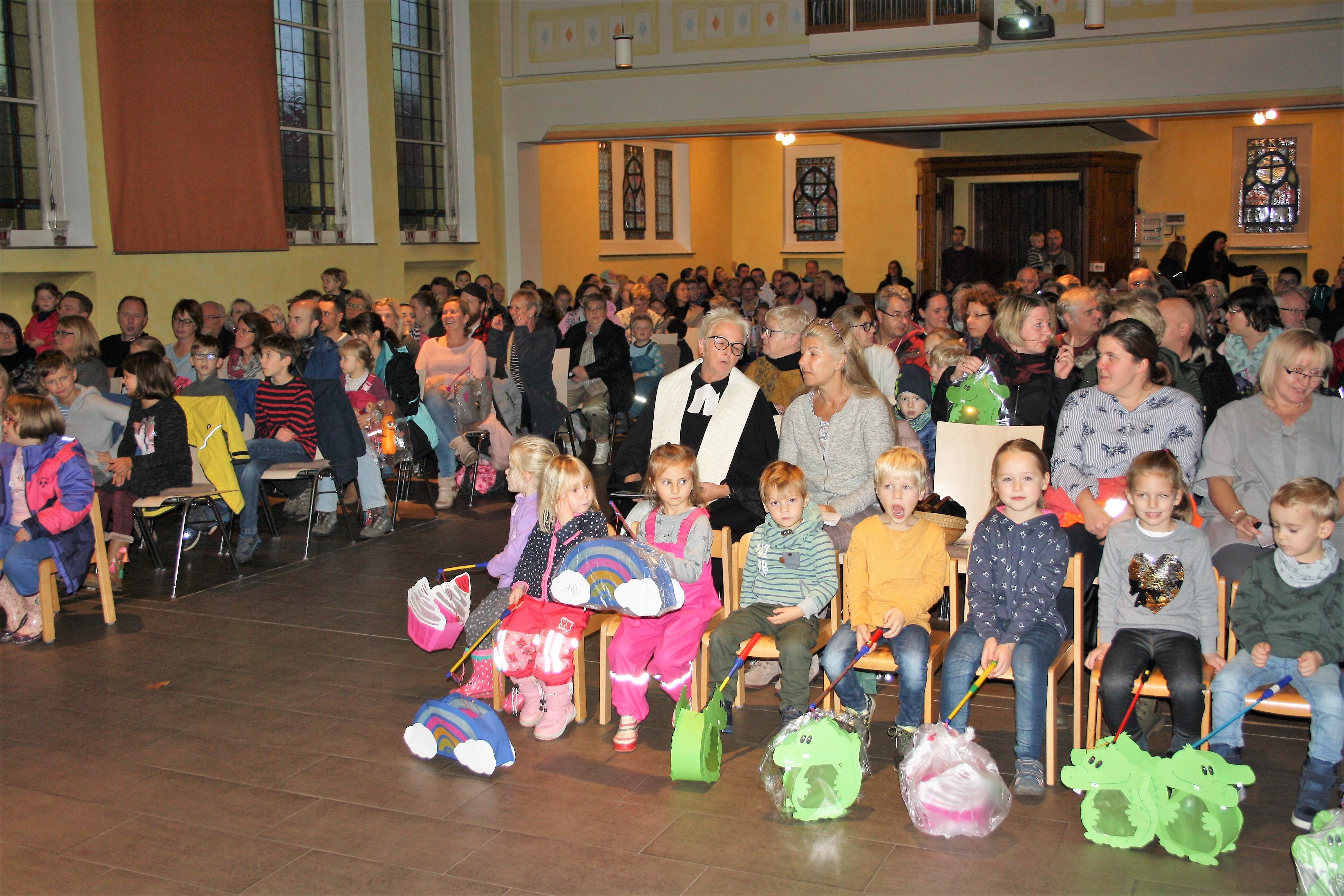 Die kleinen Gottesdienstbesucher in der vollbesetzten Lutherkirche waren eifrig bei der Sache.
Fotos: Reiner Terhorst