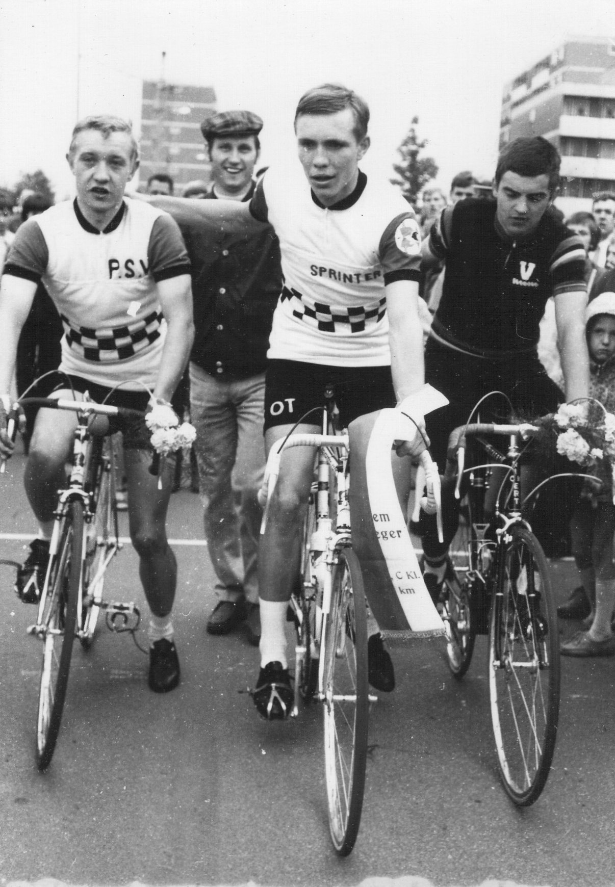Das erste Radrennen fand 1969 in der Gartenvorstadt statt. Mit dabei Hans Kuhn (noch beim PSV Köln), Trott, Muddemann, Kuhn, Kuiper (v.r.)