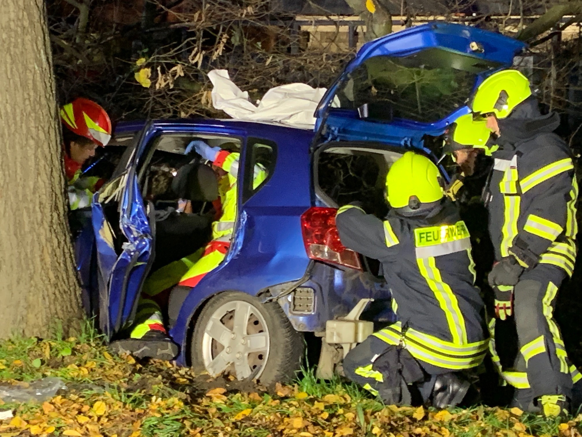 Mit sechs Fahrzeugen war die Feuerwehr vor Ort. Foto: Feuerwehr