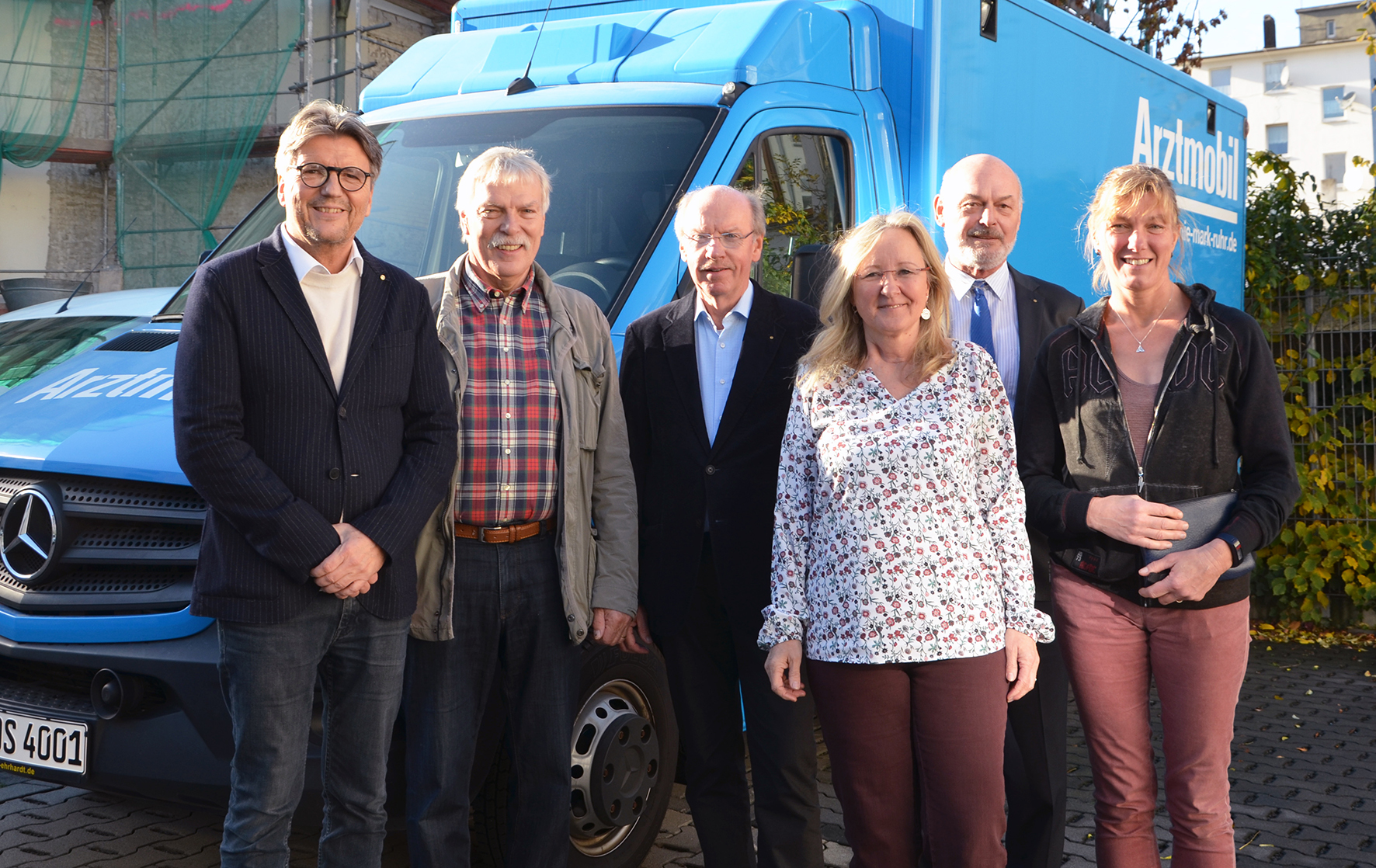 Der Rotary Club Hohenlimburg-Letmathe hat 5.000 Euro für das Arztmo-bil von Luthers Waschsalon gespendet.
