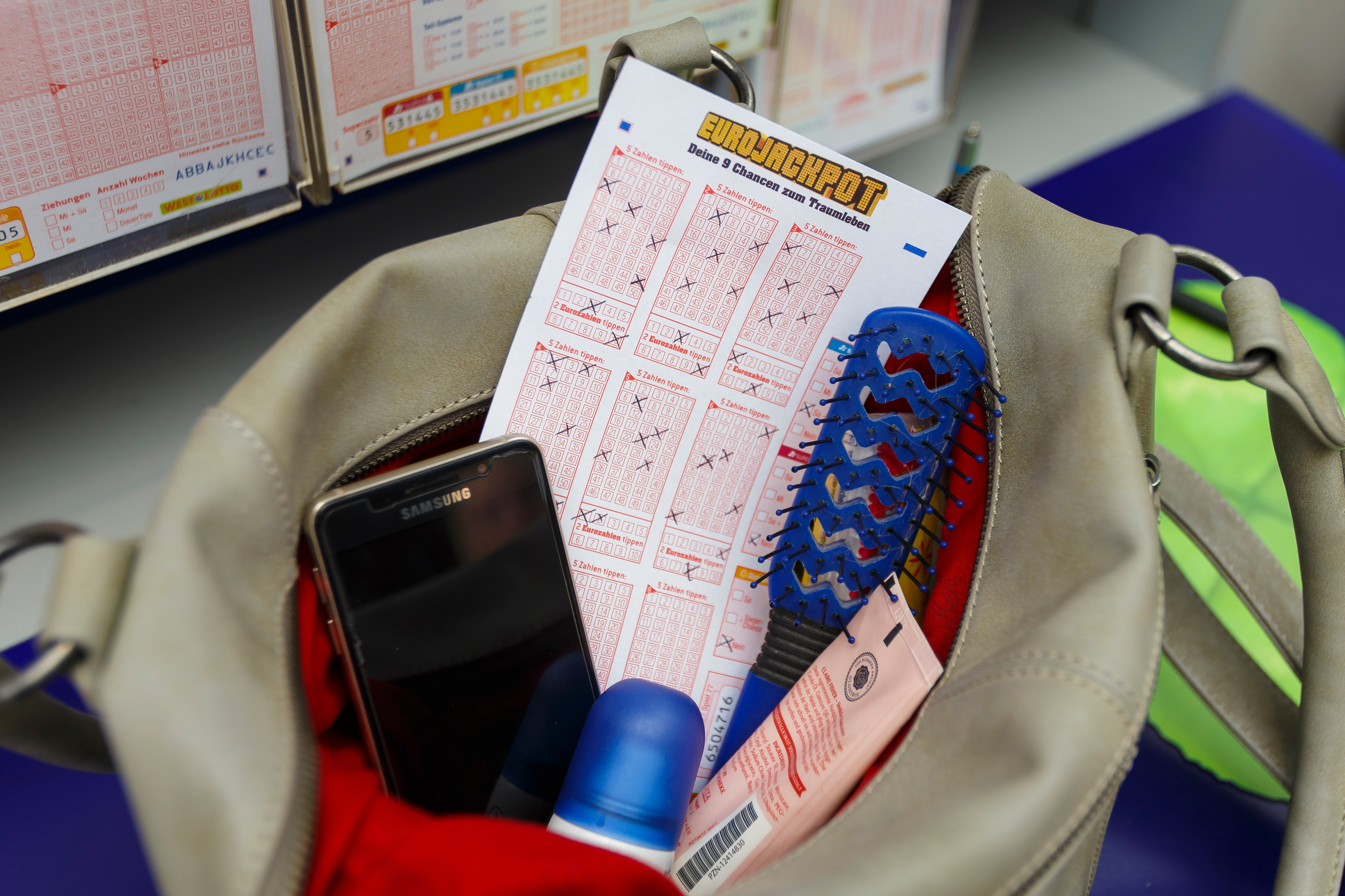 Eurojackpot-Spieler aus 18 europäischen Nationen fiebern dem heutigen Freitag, 9.11.2018, entgegen, wenn es die nächste Ziehung der Lotterie gibt. Schließlich geht es dann die dritte Woche in Folge um den Mega-Jackpot von 90 Millionen Euro.