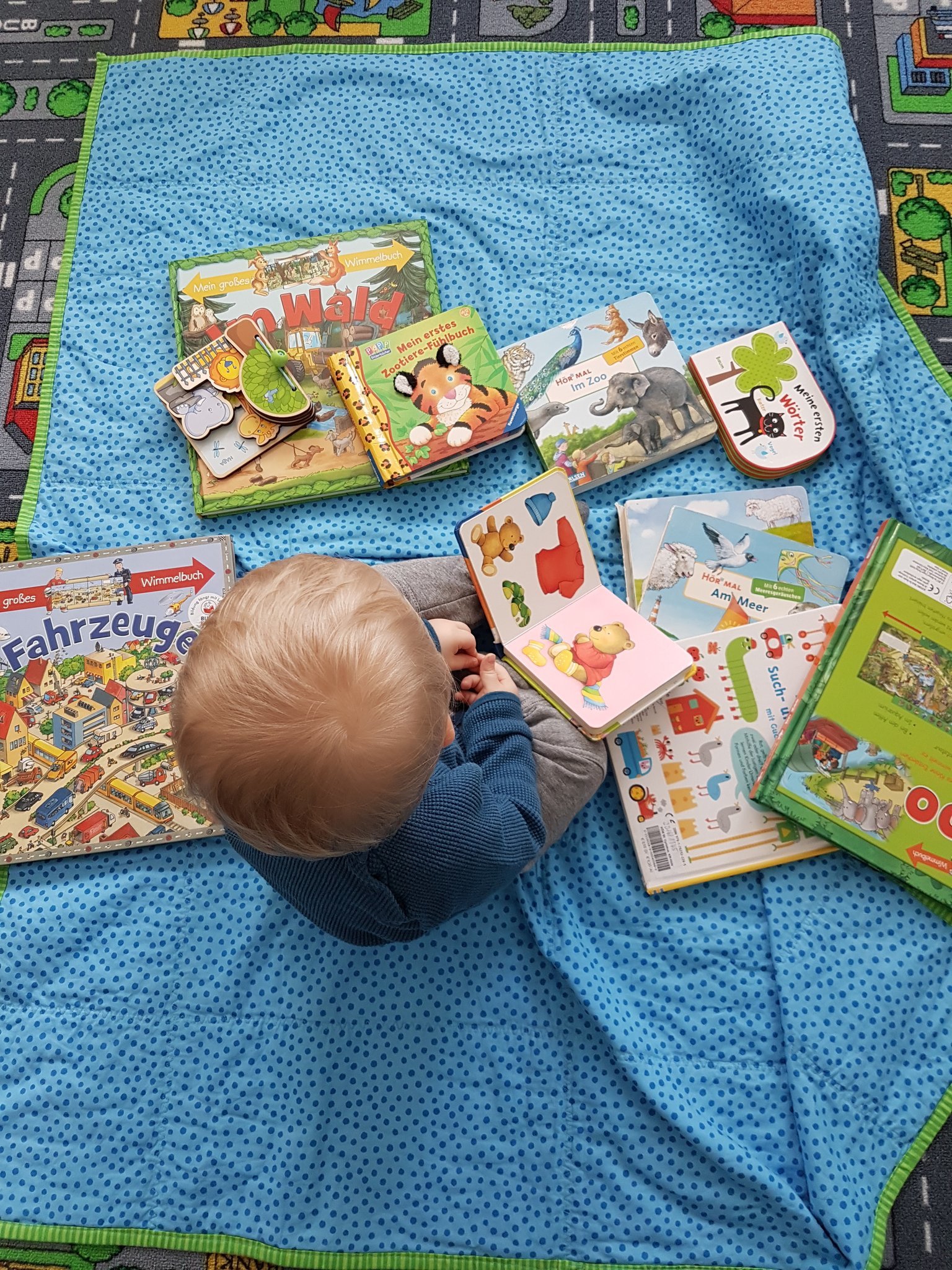 Kinder lesen am 16. November Kindern vor.