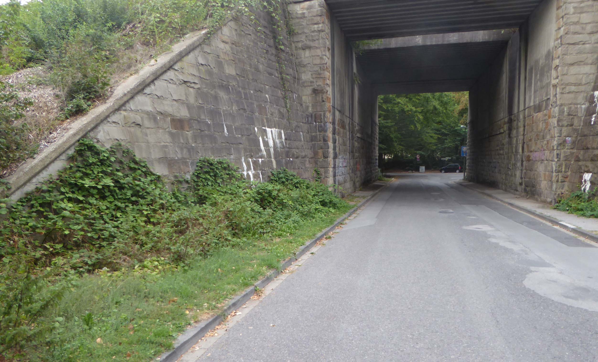 Den Tunnelbereich am Triftenteich will die GFL für Fußgänger und Radfahrer verbessern.
