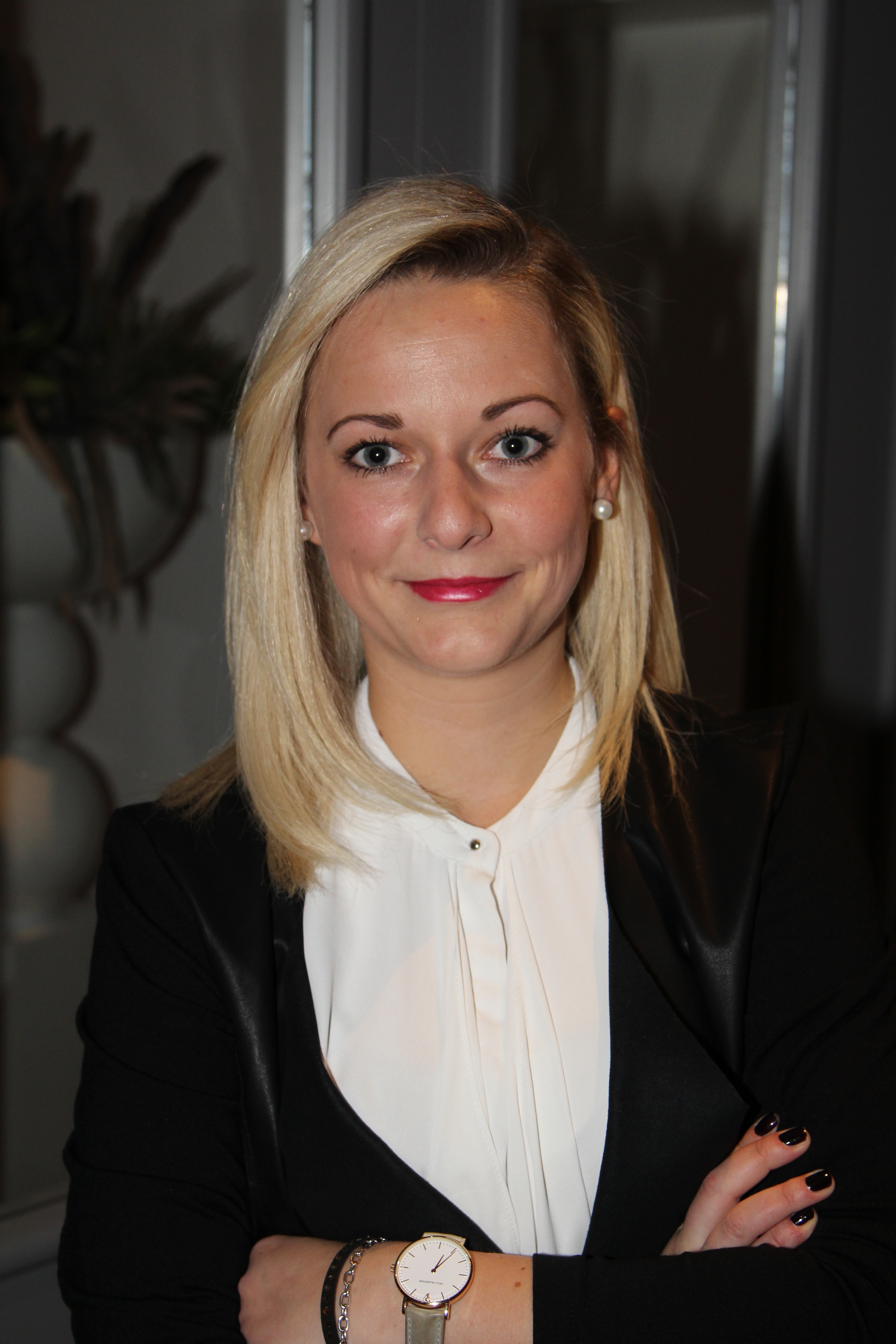 Julia Niedworok freut sich auf zahlreiche Besucher im ersten NBV-Weihnachtsdorf.
