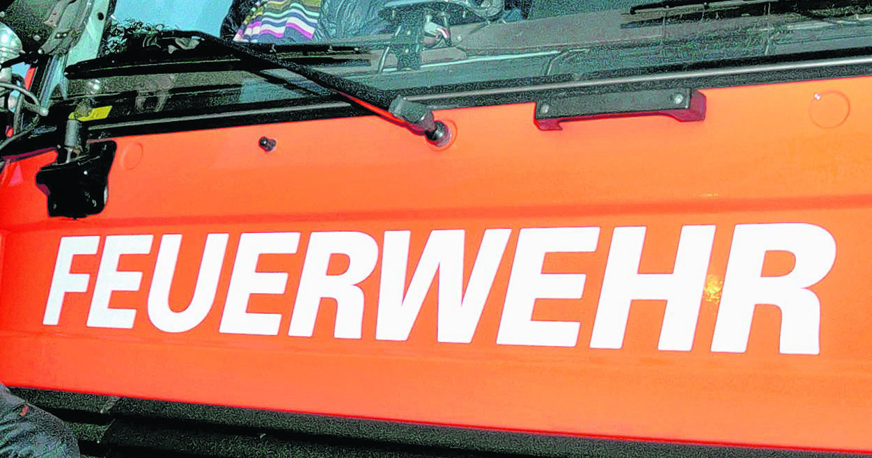 Den Brand einer Lagerhalle an der Ripshorster Straße hatte die Polizei nach wenigen Stunden im Griff.