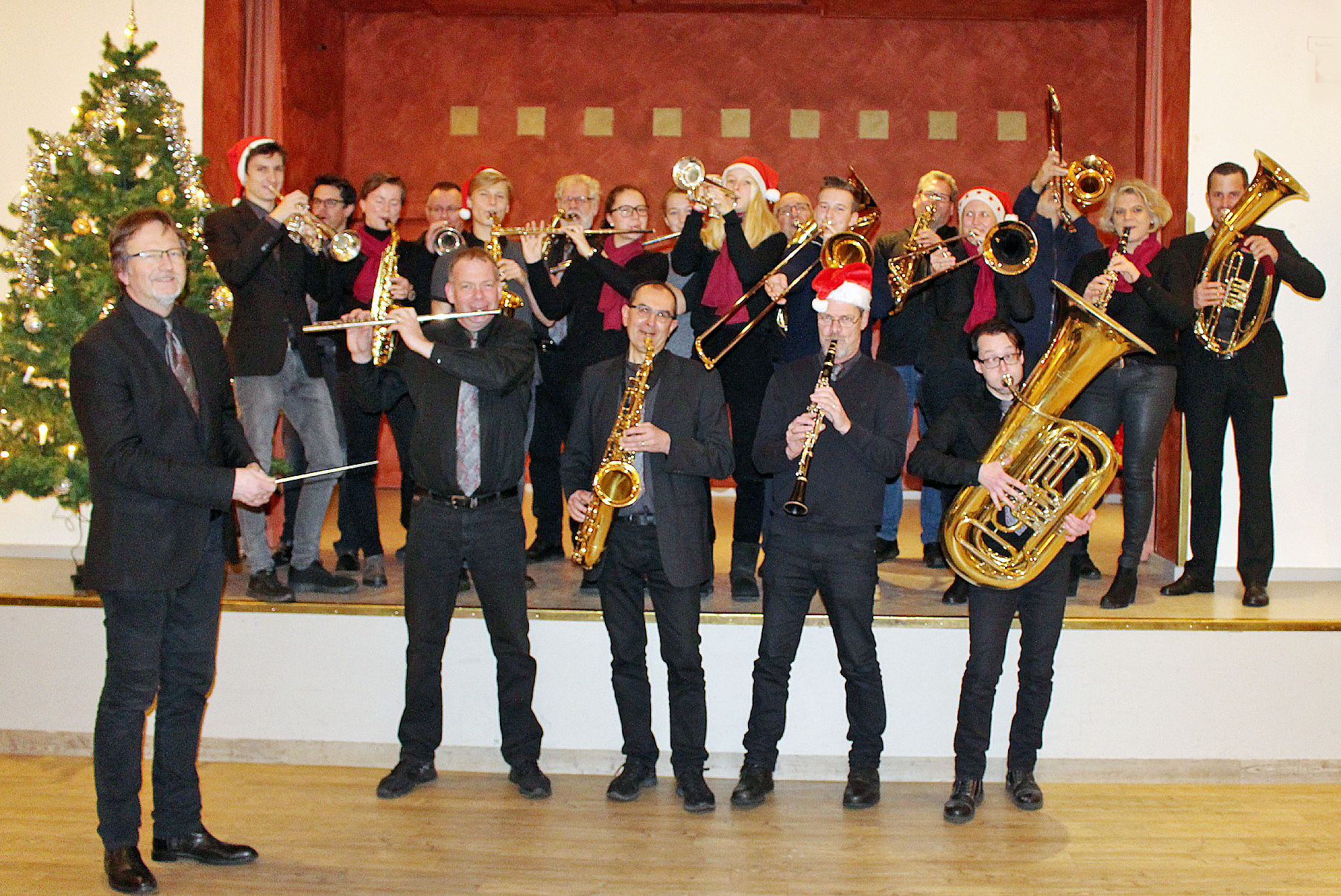 Fotoarchiv © Jürgen Thoms ■ Musikfreunde Hellweg e.V. mit ihrem Dirigenten Jörg Budde