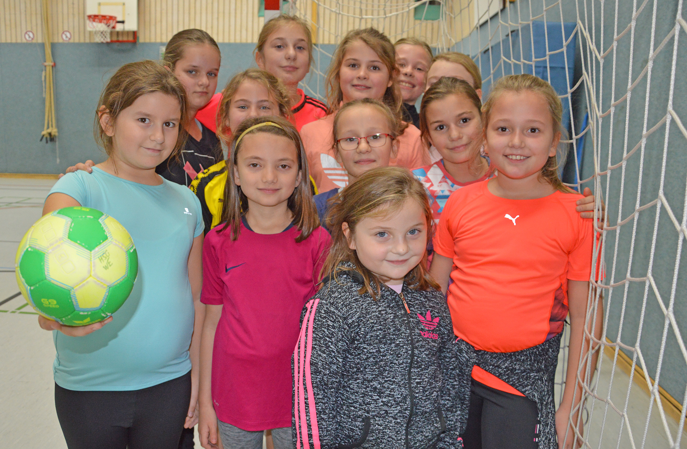 Interessierte Mädchen zwischen sechs und neun Jahre, die mit Spaß und ohne sportlichen Druck Handball spielen möchten, sind zum Training der E-Jugend Mädchenhandball-Mannschaft eingeladen.