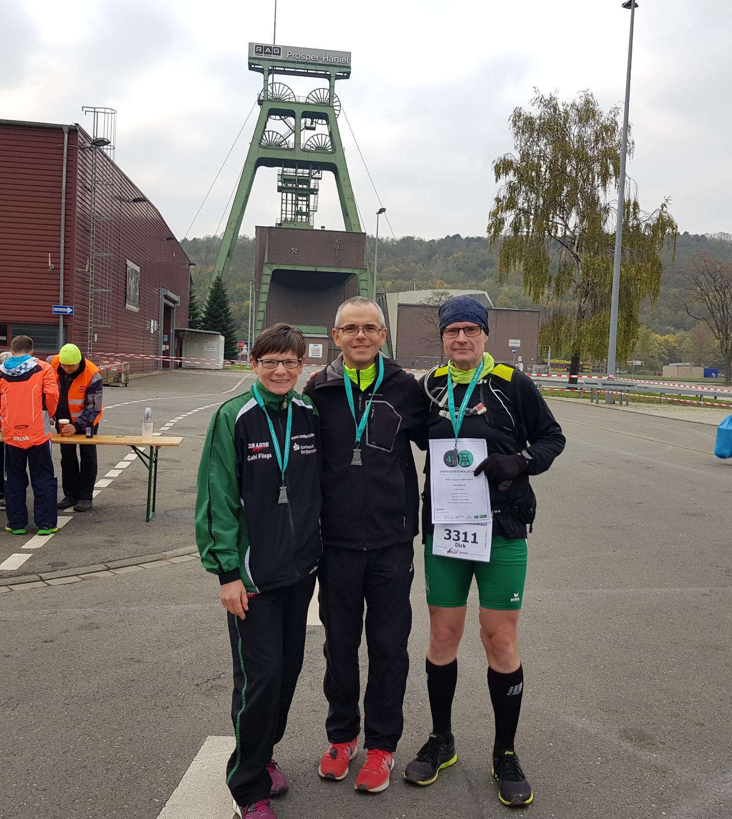 Auf dem Gelände Prosper-Haniel nahmen Gabi Fliege, Dirk Wittkowski und Markus Marszalek am 46. Bottroper Herbstwaldlauf teil.