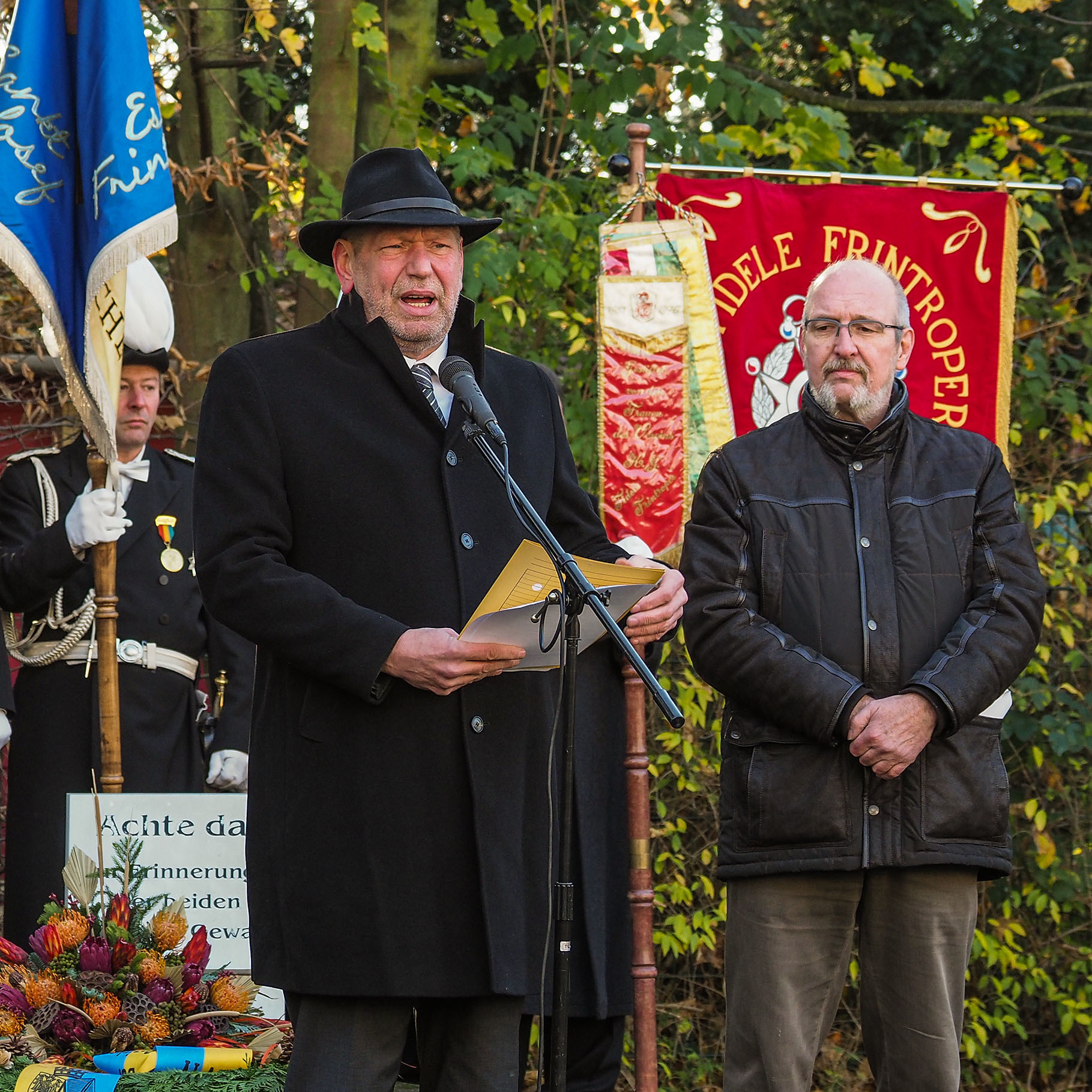Der Essener Polizeipräsident Frank Richter erklärte Erinnerungen an die eigene Geschichte seien unverzichtbar, auch und vor allem für den verständnisvollen Umgang mit ehemaligen Kriegsgegnern und Opfern.