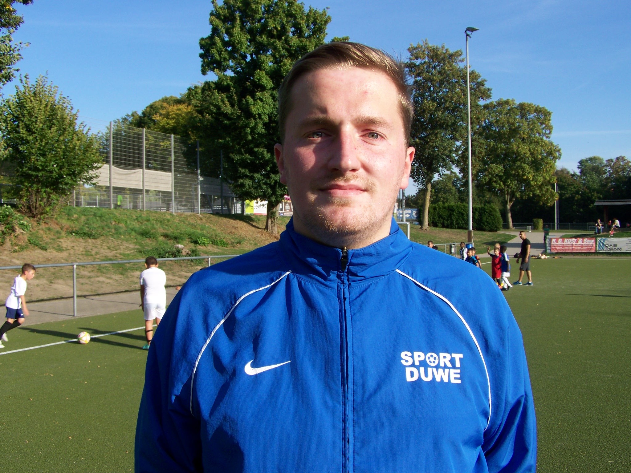 Lukas Küpper - Fahrenberg, Trainer der C1 Mannschaft von VfB Frohnhausen, 24 Jahre alt, ledig, Hobbies Freunde treffen, Musik