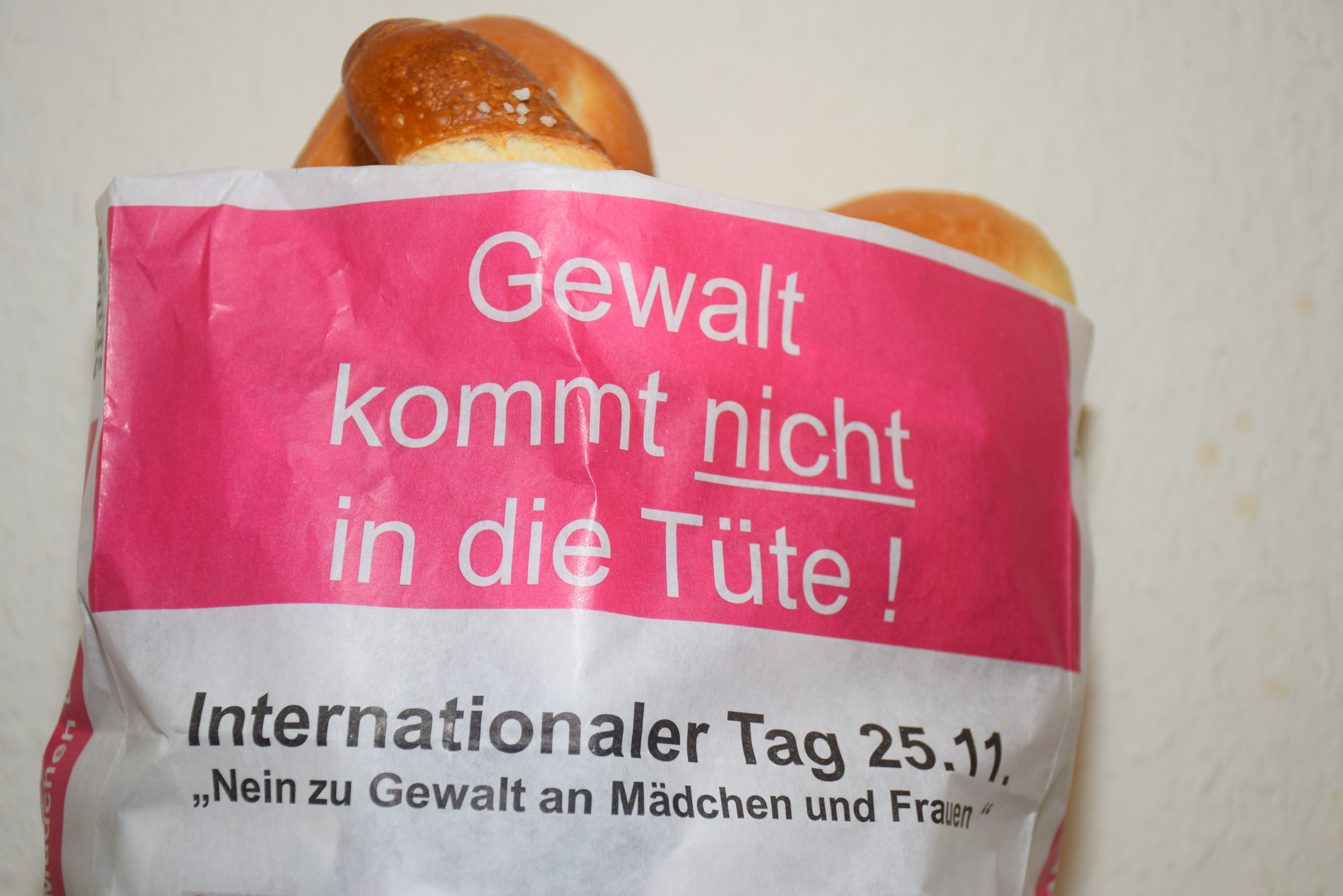 Klare Botschaft: Monheimer Bäckereien werden vom 23. bis 25. November solche Papiertüten verwenden.
Foto: Thomas Spekowius