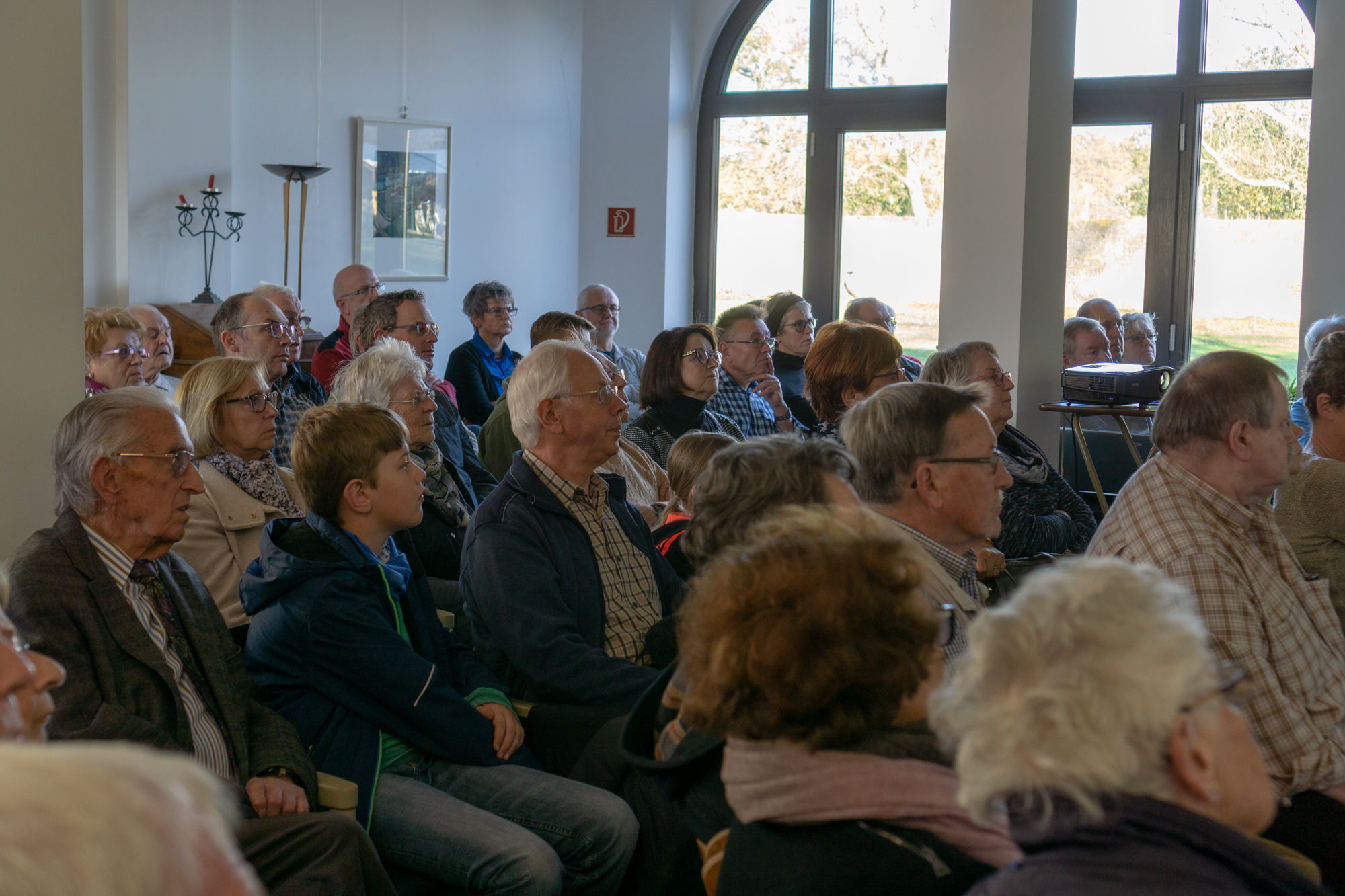 Kein freier Platz mehr. 2000 Jahre Niers hatte viele Zuhörer ins Kloster Graefenthal gelockt.