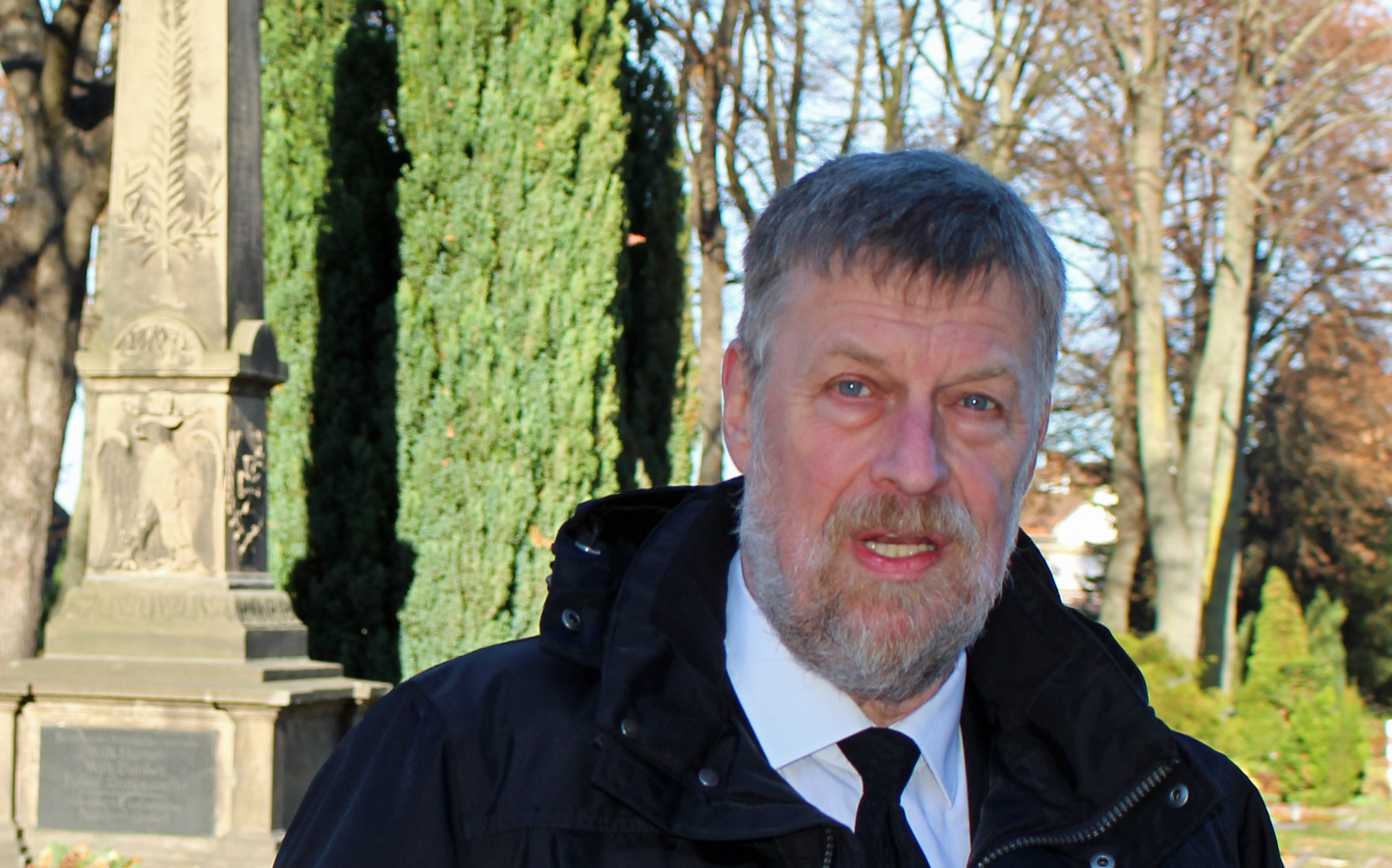Aus der Fotoserie von © Jürgen Thoms zur Gedenkfeier zum Volkstrauertag 2018 auf dem Friedhof Niedermassen mit Ortsvorsteher Dr. Peter Kracht