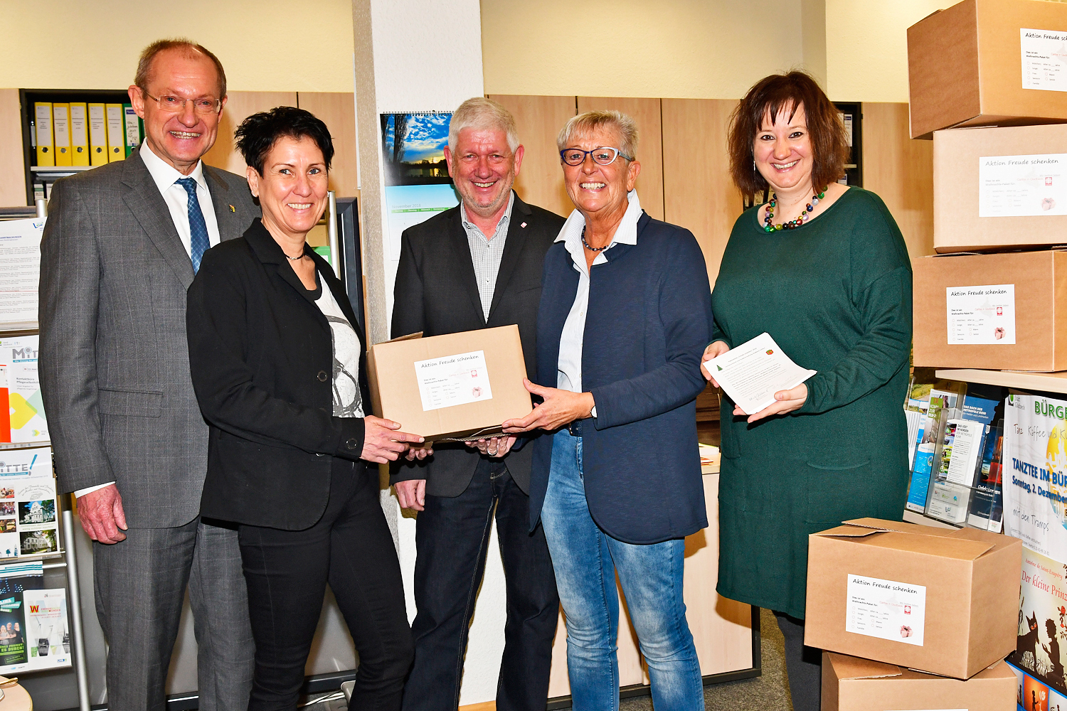 Auch die Mitarbeiter der Stadt Gladbeck, federführend bei der Organisation im Rathaus ist der Personalrat, unterstützen die Caritas-Aktion "Freude schenken".