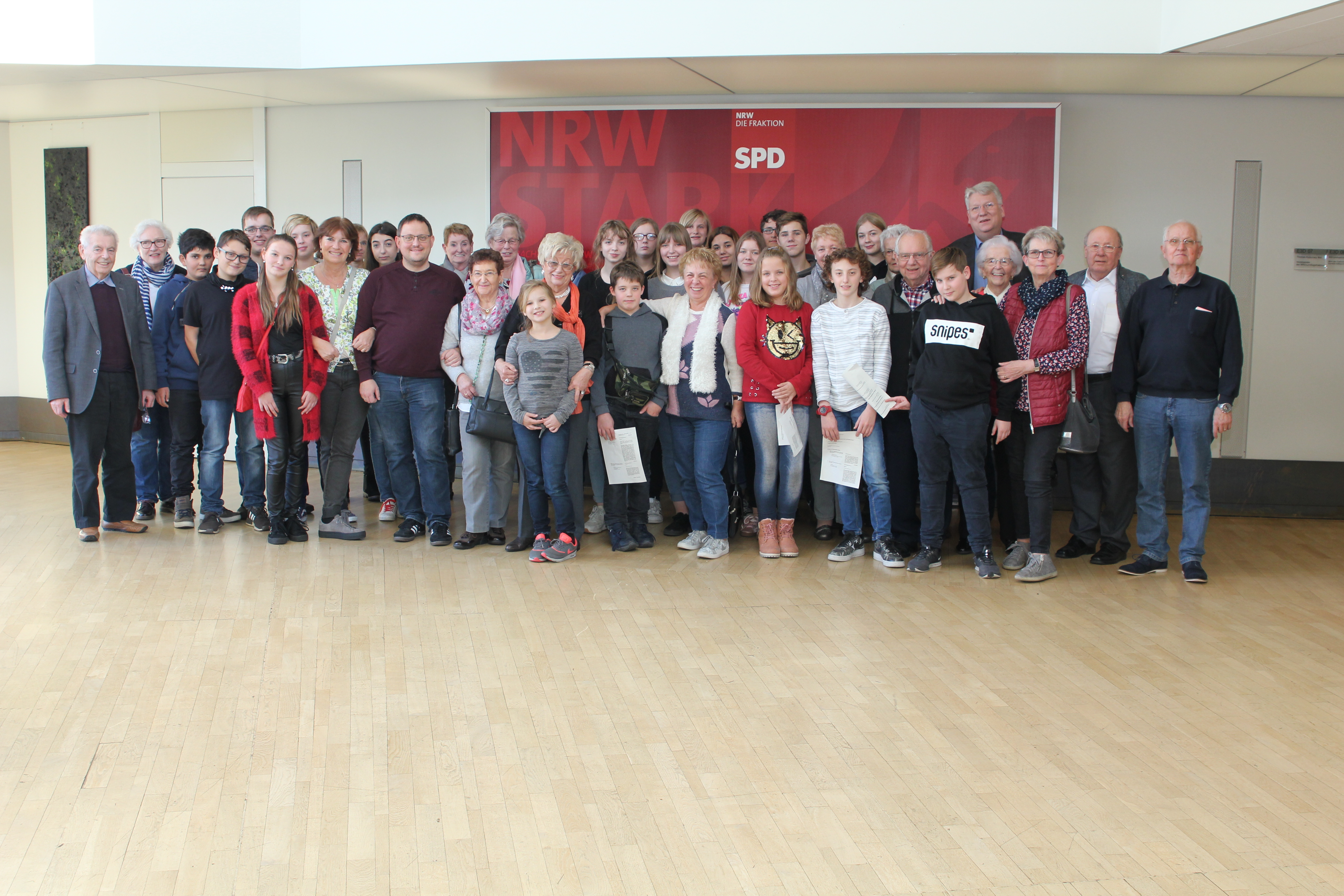 Beim Besuch des Landtages in NRW verfolgten die Besucher einen Teil der Plenarsitzung.