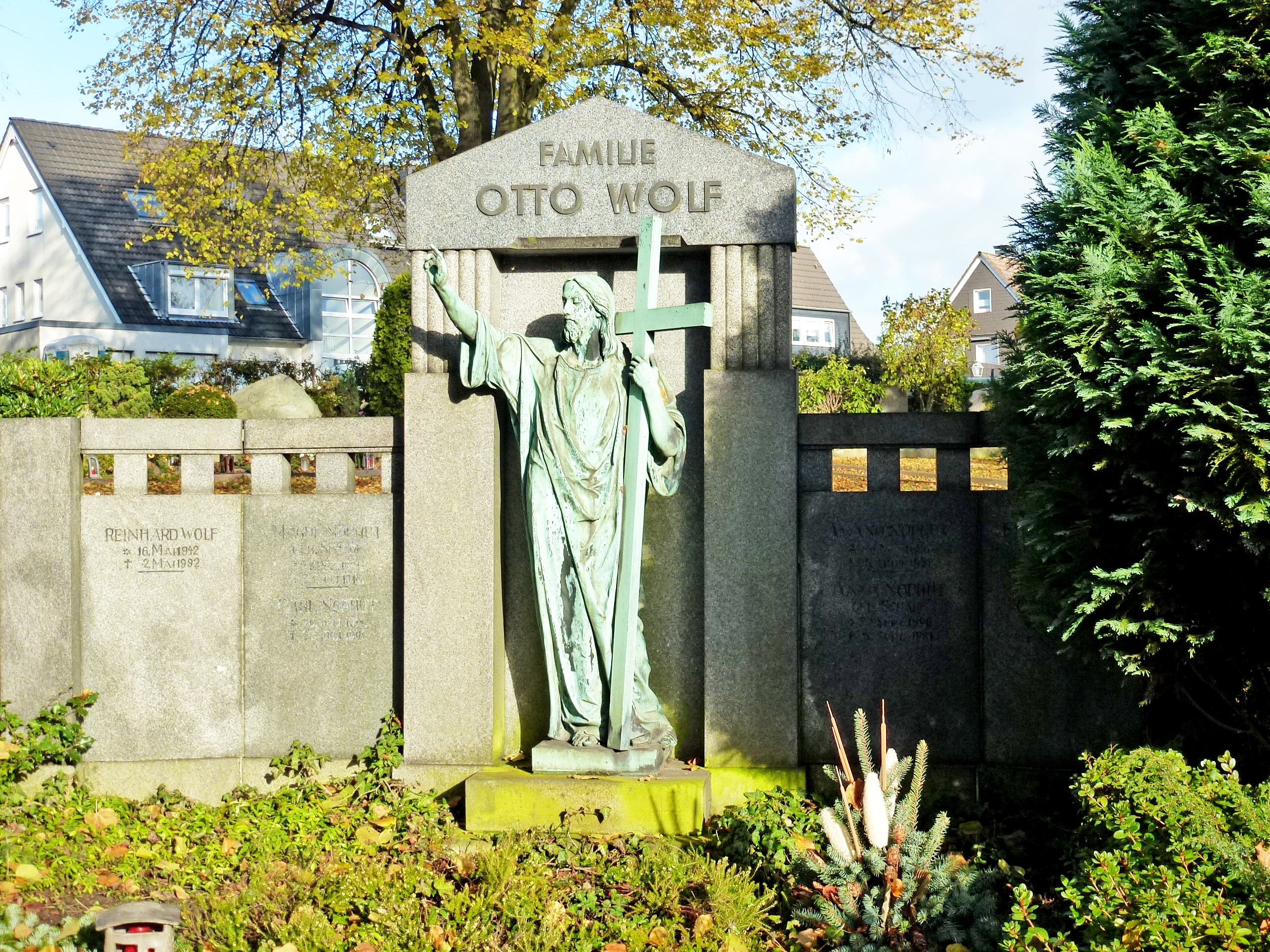Auch ein Gang über den kath. Friedhof steht auf dem Programm. Foto: privat