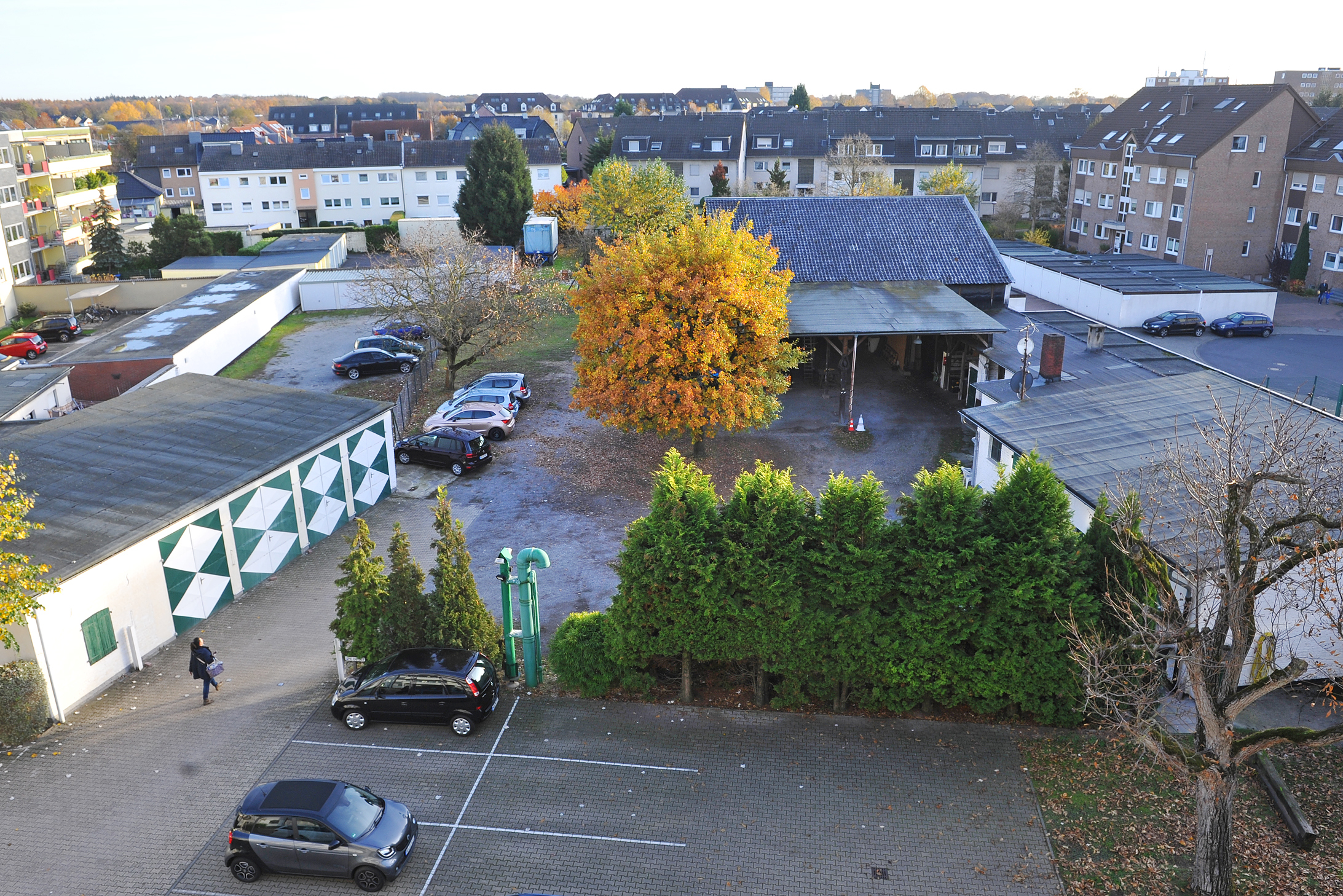 Auf dem Parkplatz vor der Scheune, in der heute der Gänsemarkt veranstaltet wird, befand sich das Haus, in dem Albert Braß einst residierte.
