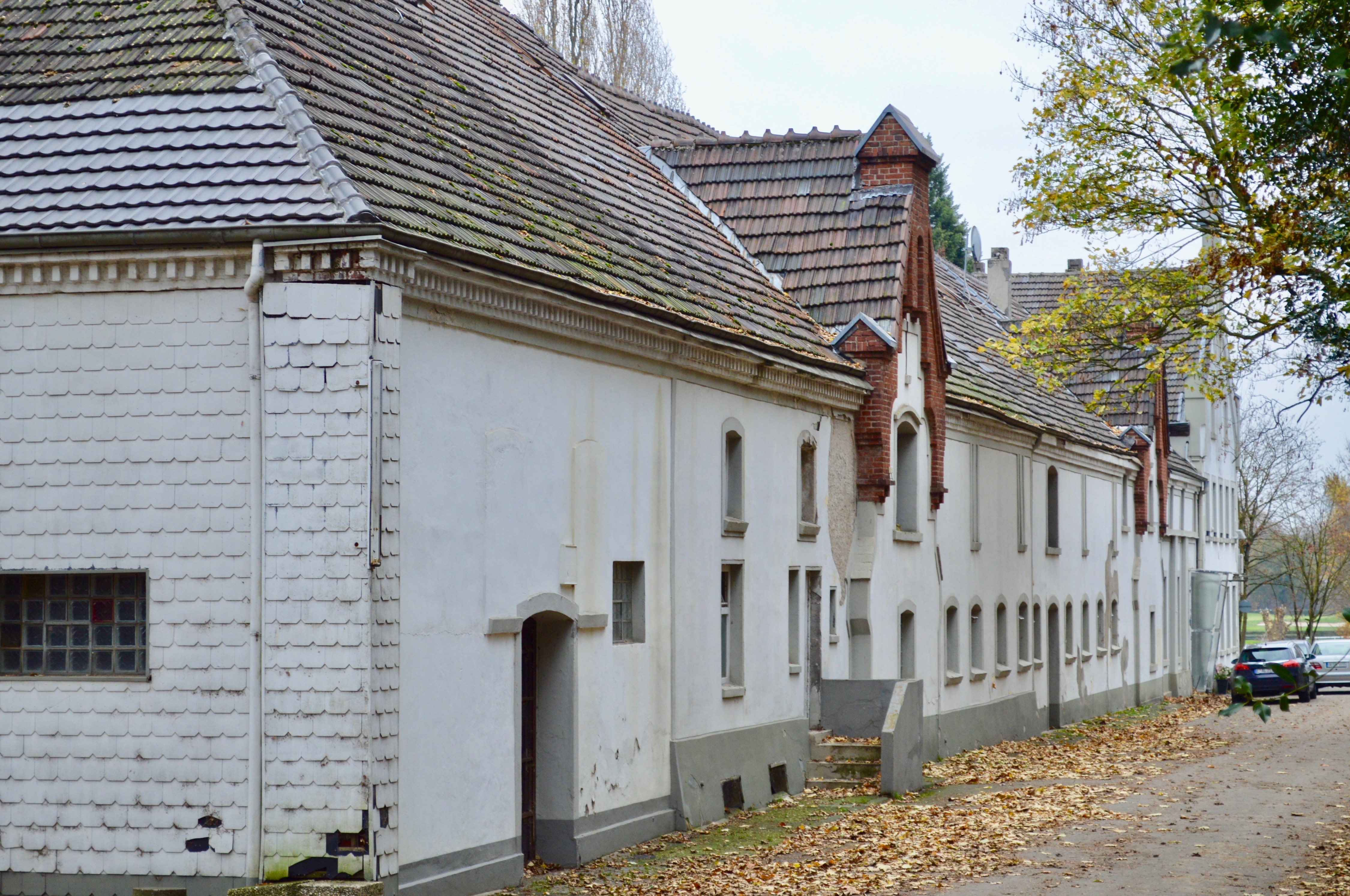 Der Gutshof auf dem Gelände der Raffelberger Rennbahn steht im Mittelpunkt der Diskussionen.