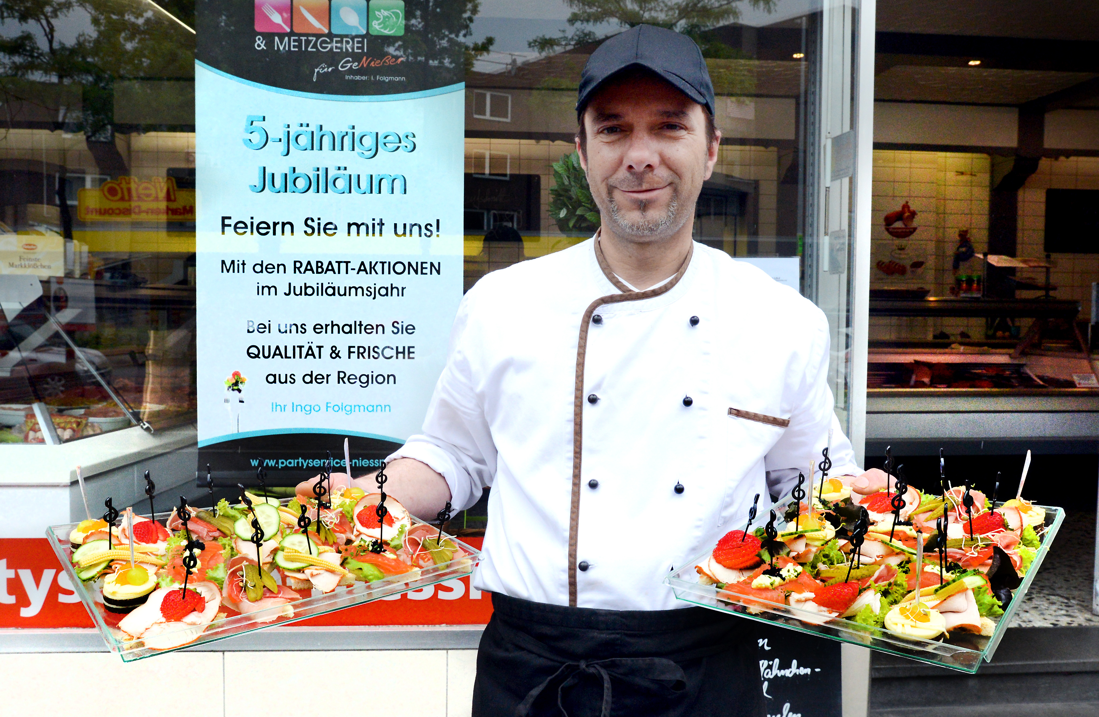 Inhaber Ingo Folgmann beliefert mit seiner Metzgerei Firmenfeiern, Geburtstage und andere private Festlichkeiten.