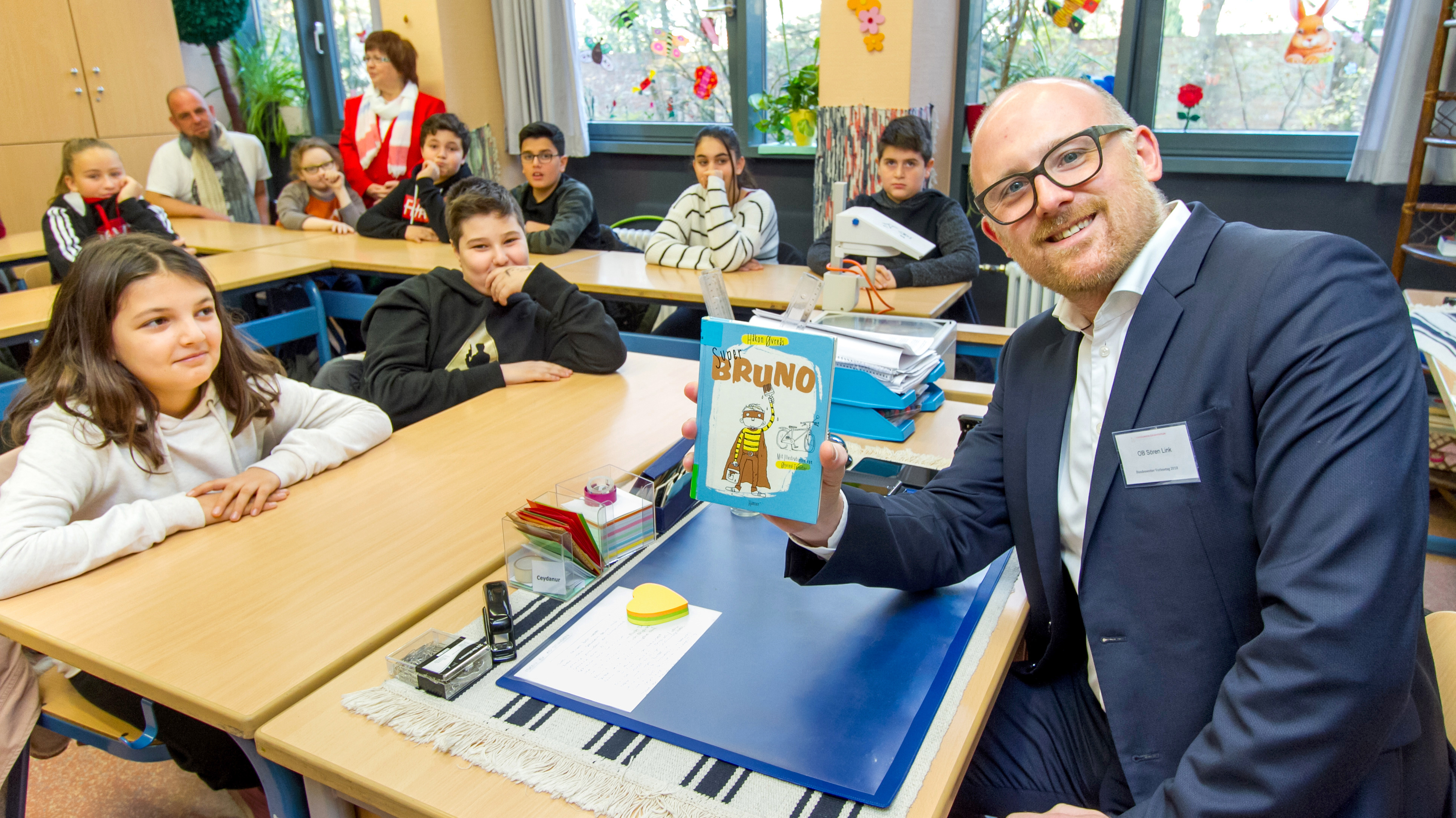 Da hatten nicht nur die Schüler Spaß! Auch Oberbürgermeister Sören Link freute sich sehr, aus dem Kinderroman "Super Bruno" vorzulesen.