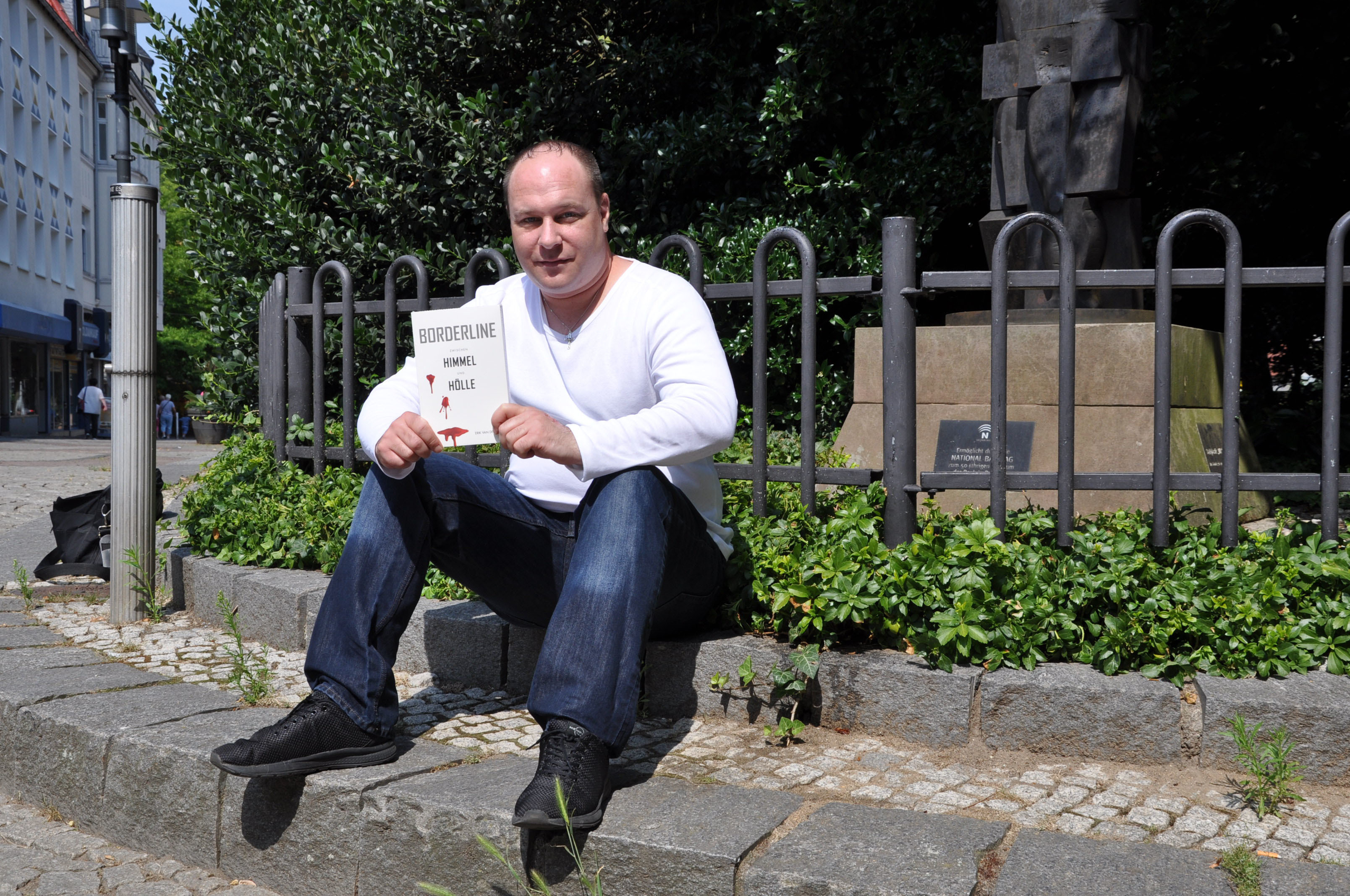Unter dem Pseudonym Erik van Denmark hat der Borbecker seinen ersten Roman veröffentlicht. Im Fokus steht das Thema Borderline. Eine psychische Erkrankung, unter der in Deutschland geschätzt bis zu 1,5 Millionen Menschen leiden. Das Buch ist ein Stück Aufklärungsarbeit.