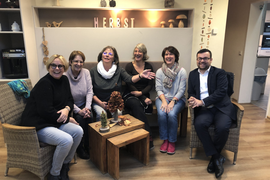 v.l. nach re.: Sigrid Reihs (kommissarische SPD Stadtverbandsvorsitzende), Ulla Maise (stellvertretende Bürgermeisterin und SPD Fraktion), Angelika Schröder (SPD Schwerte Fraktionsvorsitzende), Kerstin Hoffmann (stellvertretende KiTa Leiterin), Katja Sonnenschein (KiTa Leiterin), Dimitrios Axourgos (Bürgermeister)