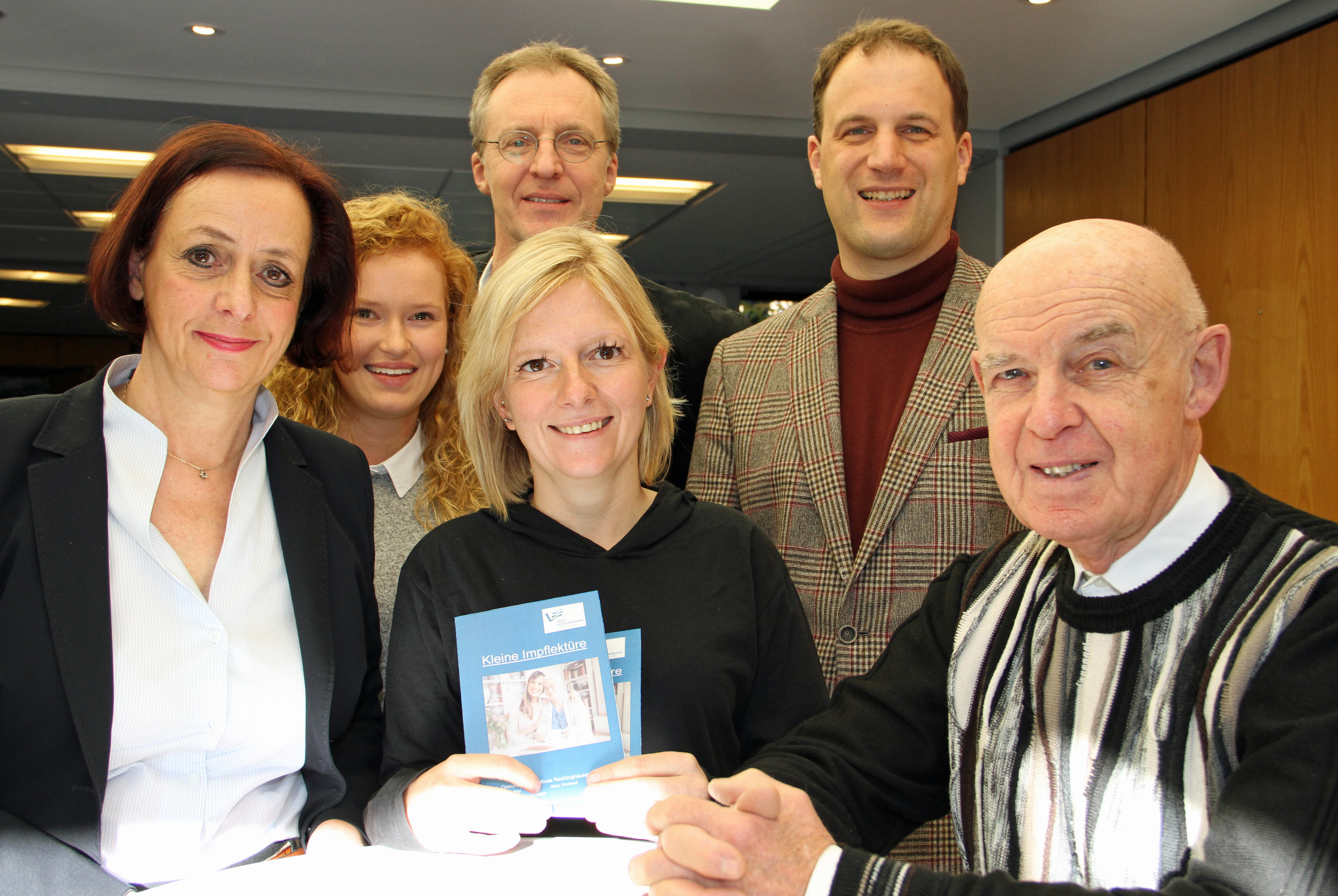 Der Qualitätszirkel "Hygiene in Pflegeeinrichtungen" trifft sich zweimal im Jahr, um die Zusammenarbeit zwischen den Trägern von Pflegeeinrichtungen sowie dem Kreisgesundheitsamt Recklinghausen zu optimieren.