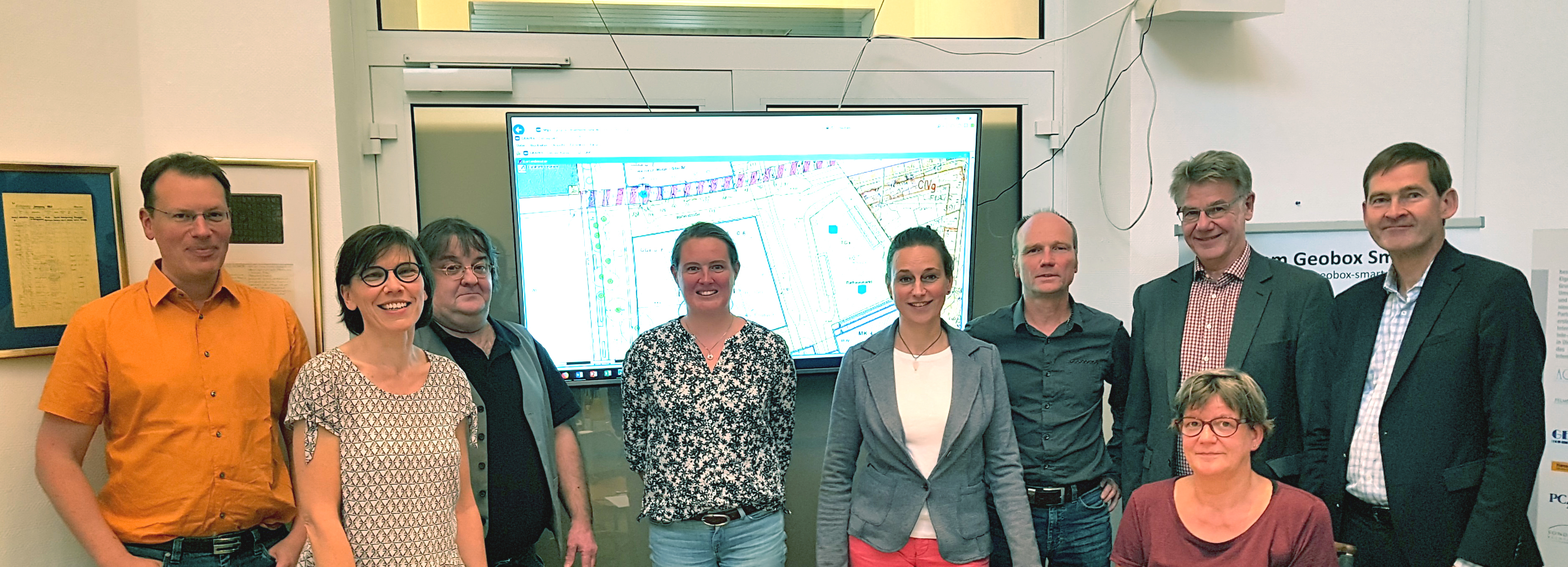 Dr. Hans Florian Schuster, Marina Busch, Bodo Herrmann, Kristina Berning, Judith Habig, Klaus Voigt, Helmut Fox, Dr. Richard Mandel und Ulrike Schwarz vom Geohaus und vom Kontaktkreis der Mülheimer Architekten.
