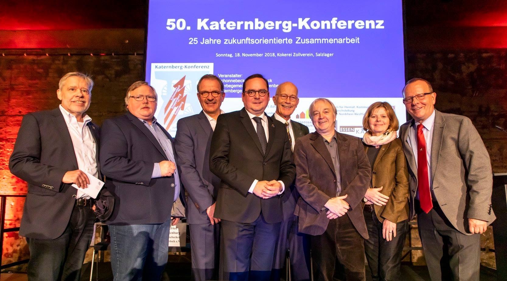 Veranstalter und Festredner, von links: Franz B. Rempe, Siegfried Brandenburg, Hans-Peter Noll, Oberbürgermeister Thomas Kufen, Klaus Wermker, Heinrich Theodor Grütter, Margarete Meyer und Johannes Maas.