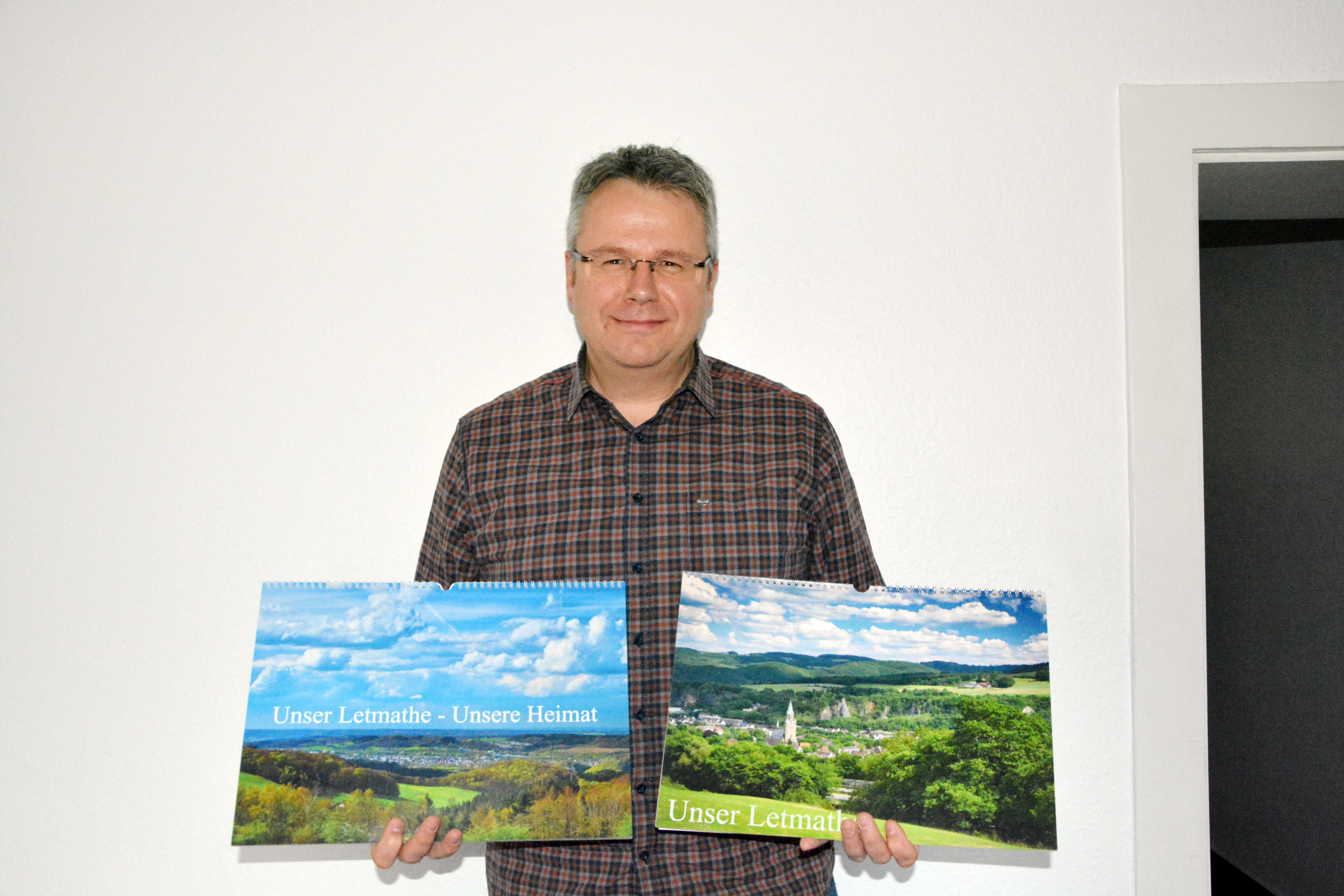 Stefan vom Hofe mit seinem perfekten Weihnachtsgeschenk für alle Letmather. Foto: Schulte