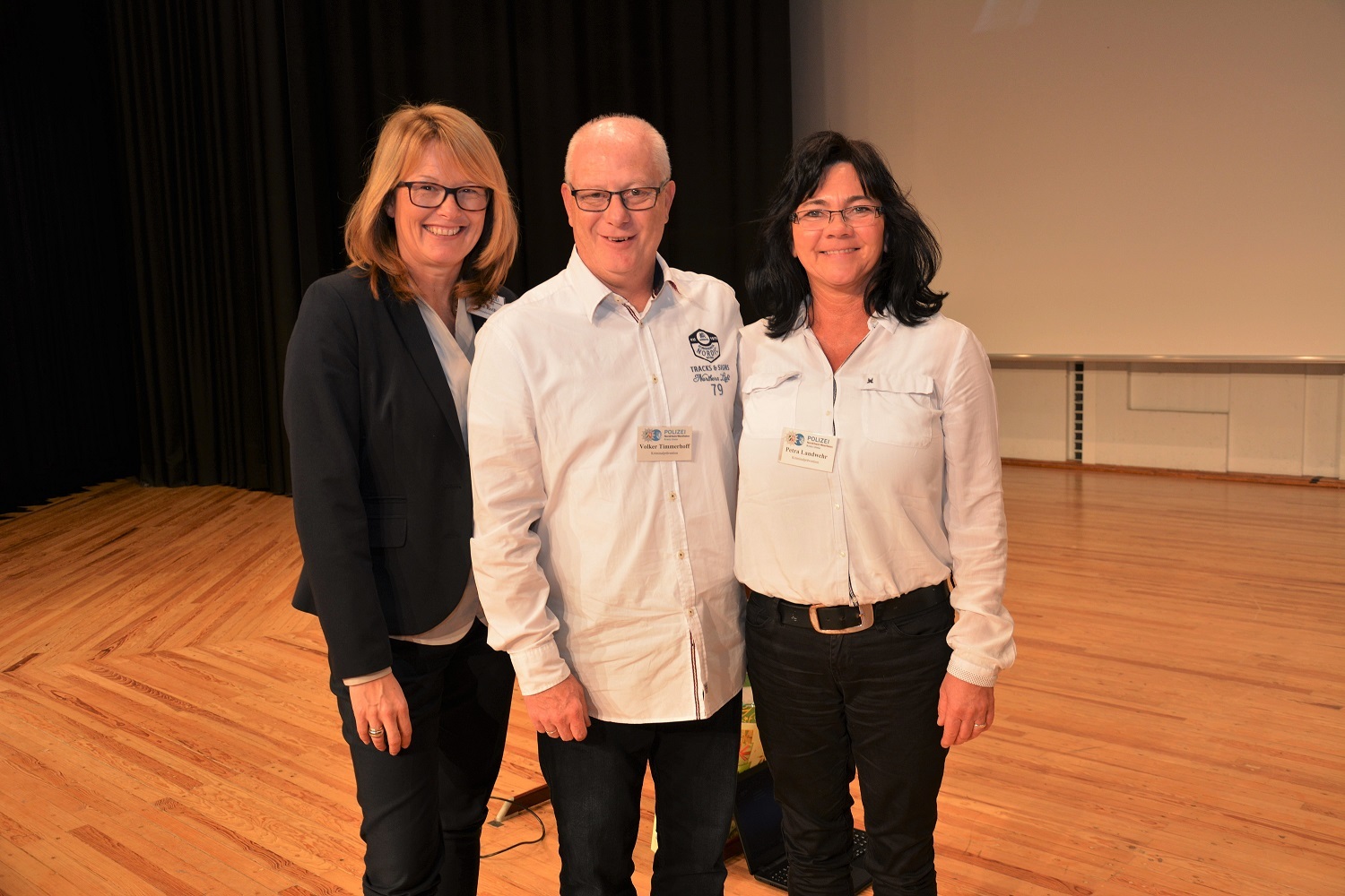 Sie stehen für das Projekt „Senioren helfen Senioren“: (von links) Kriminalhauptkommissarin Heike Redlin, Kriminalhauptkommissar Volker Timmerhoff, Kriminalhauptkommissarin Petra Landwehr.